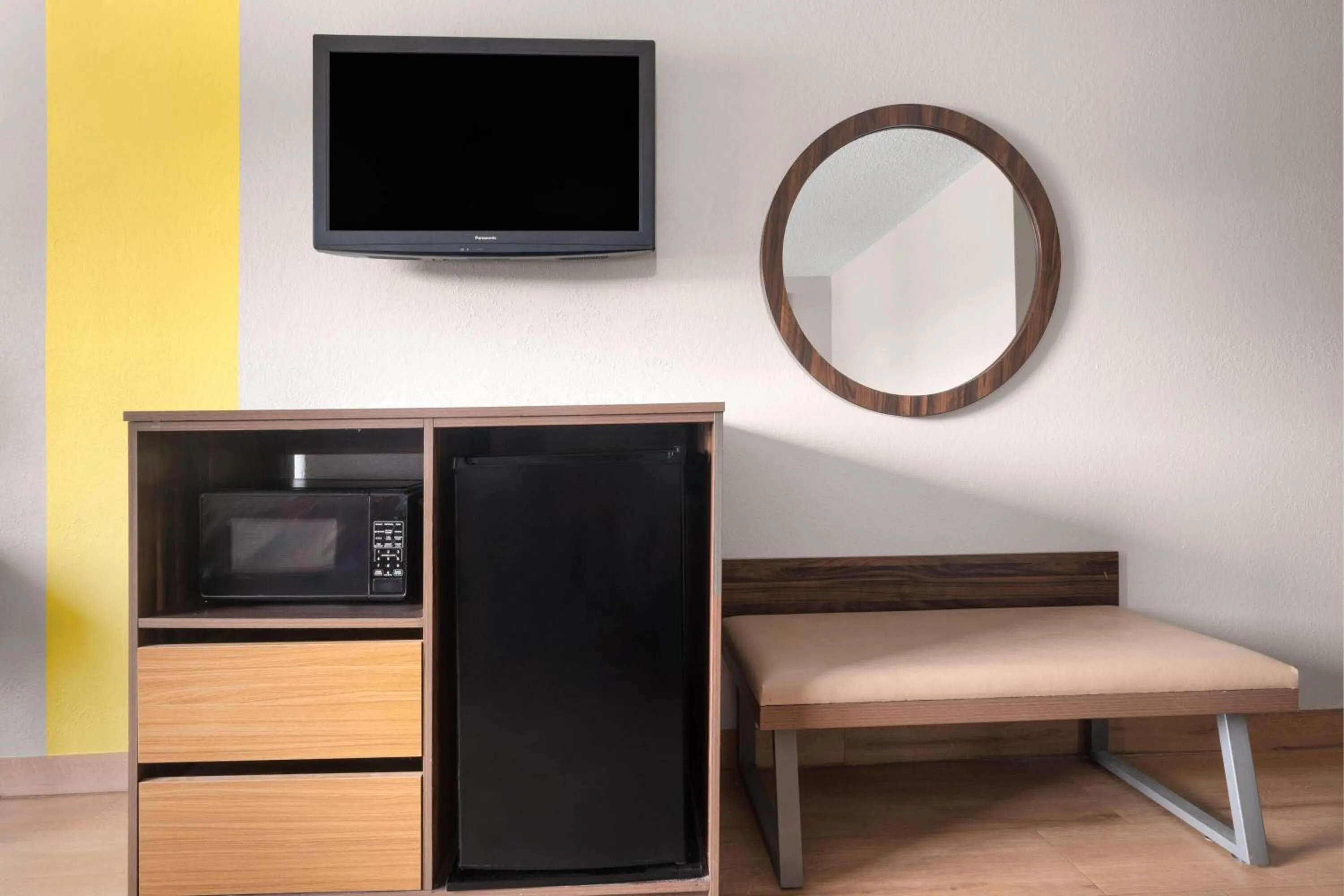 Photo of the whole room in Super 8 by Wyndham Farmville