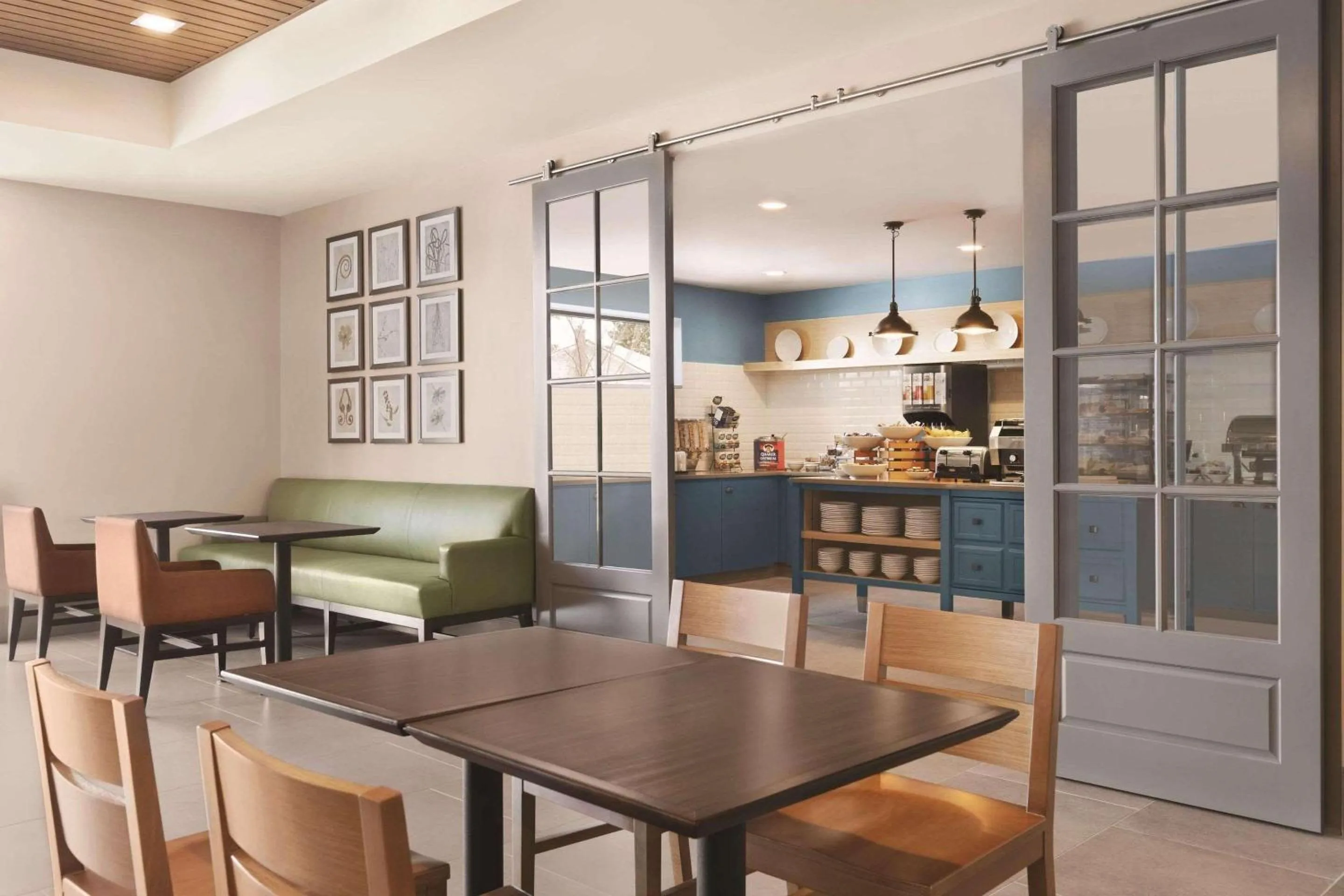 Breakfast in Country Inn & Suites by Radisson, Belleville, ON