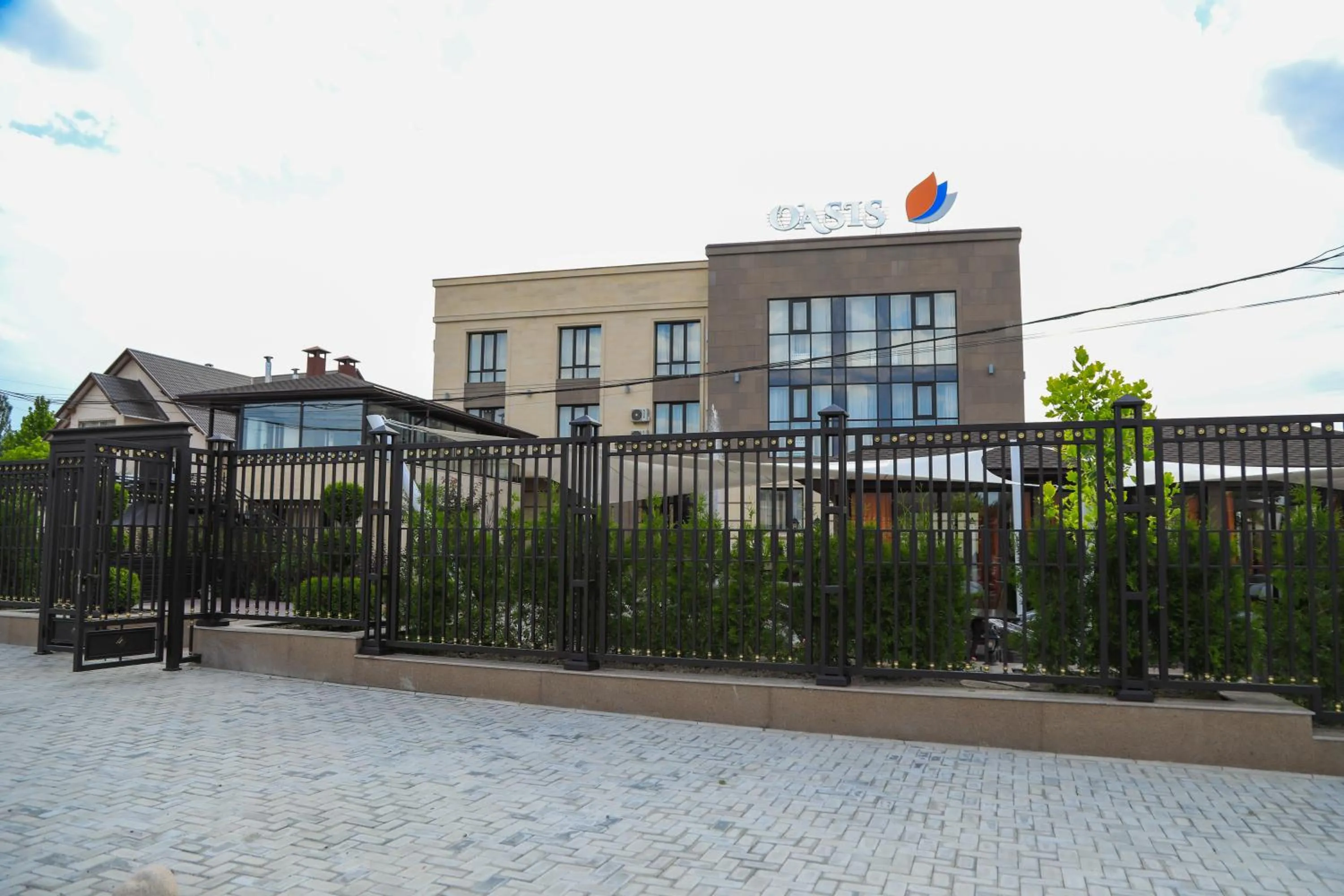 Facade/entrance in Oasis Residence