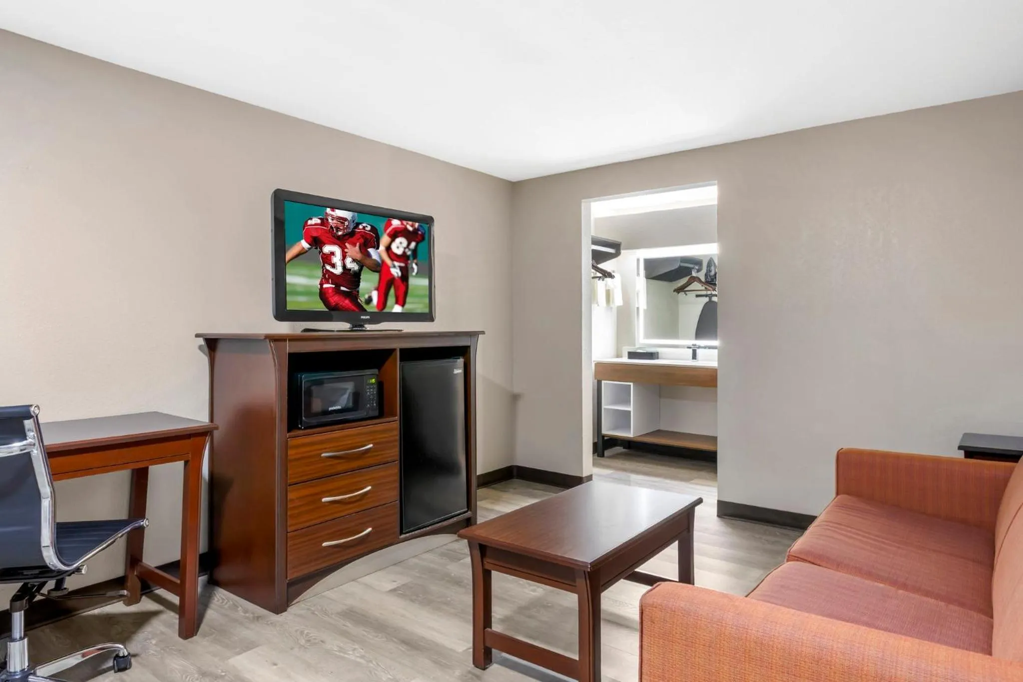 Bedroom in Red Roof Inn Hope