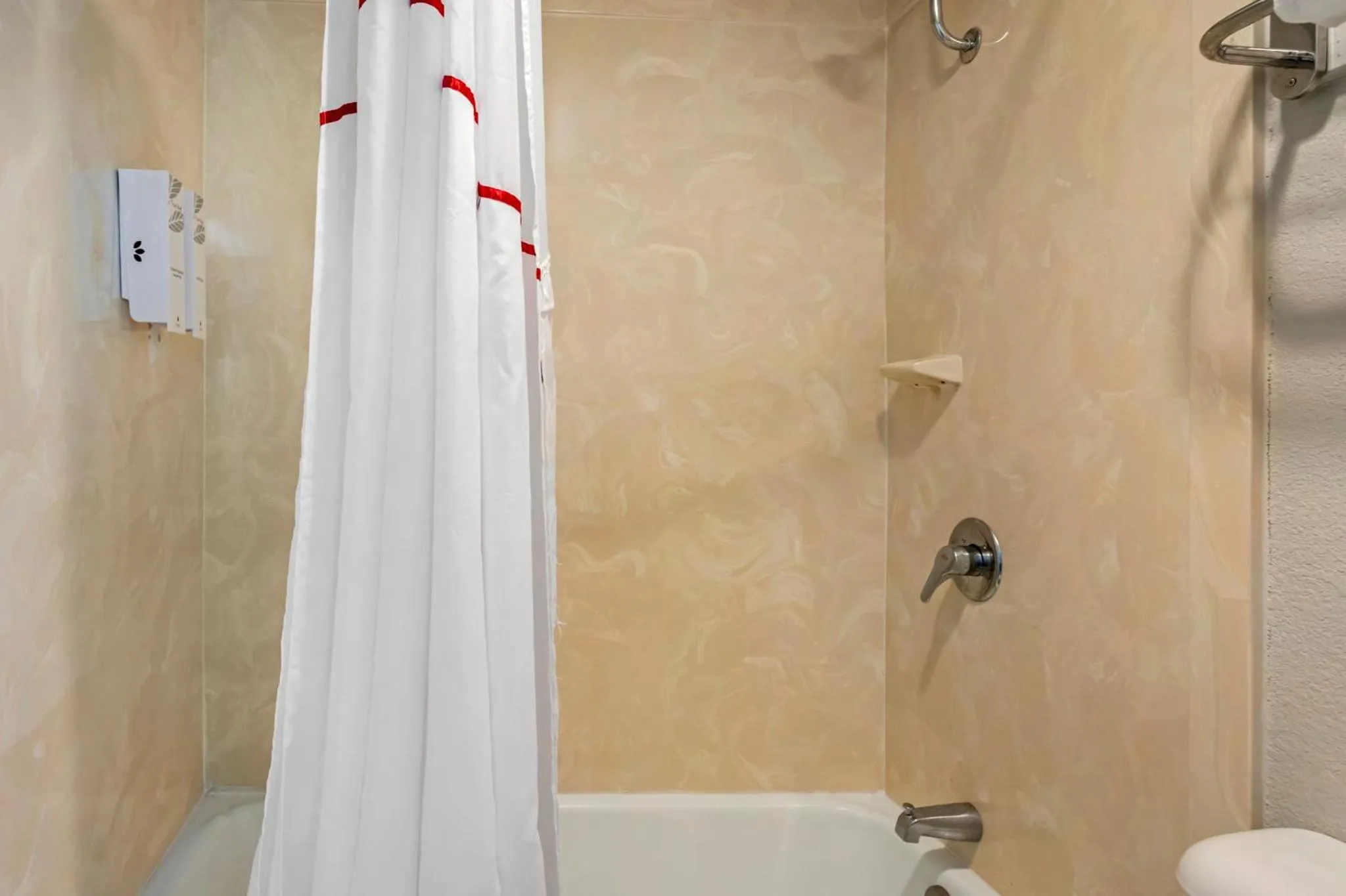 Bathroom in Red Roof Inn Hope