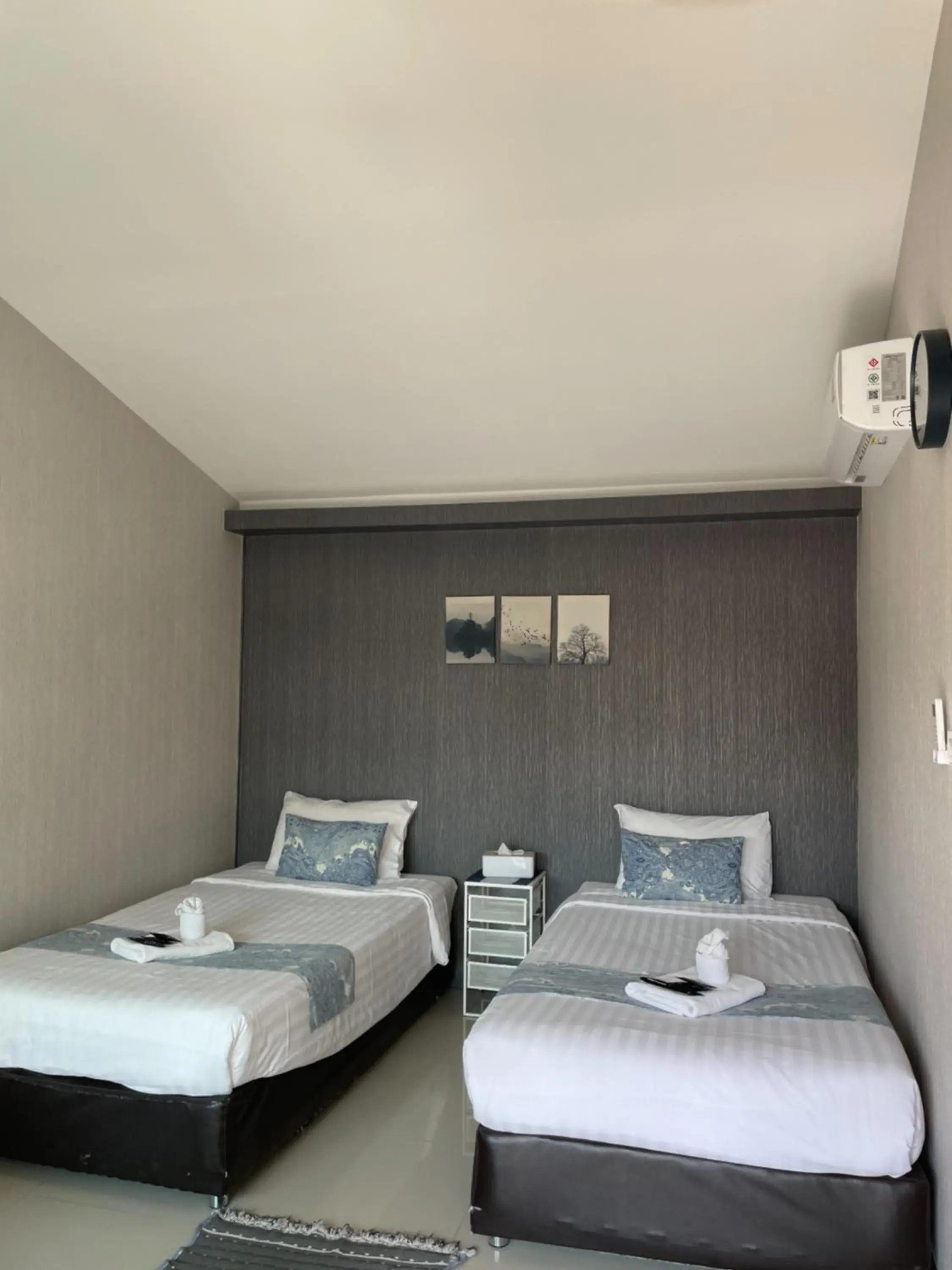 Twin Room with Private Bathroom - single occupancy in Napa Hostel Samrong Station Twin Room with Private Bathroom - single occupancy in Napa Hostel Samrong Station
