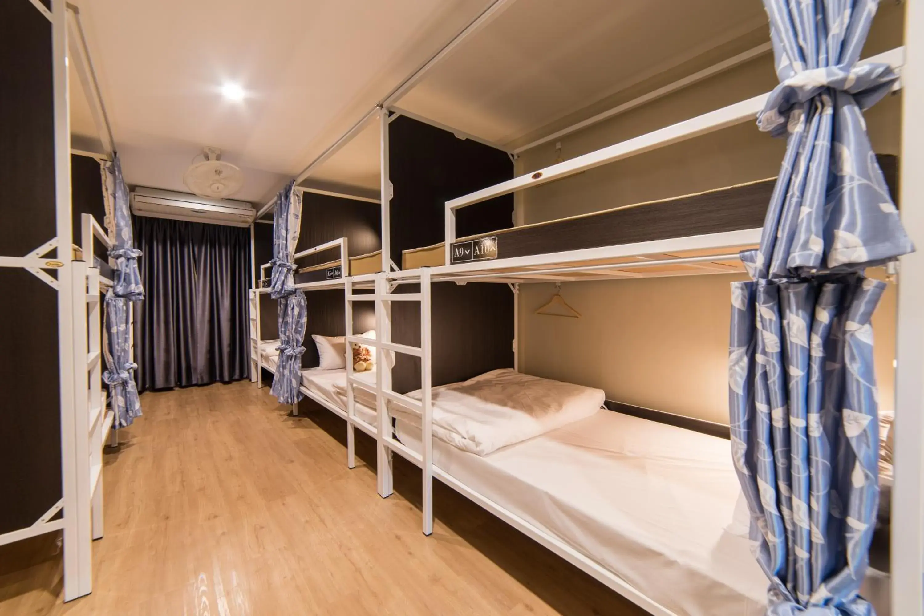 Bed in 10-Bed Female Dormitory Room in Napa Hostel Samrong Station Bed in 10-Bed Female Dormitory Room in Napa Hostel Samrong Station