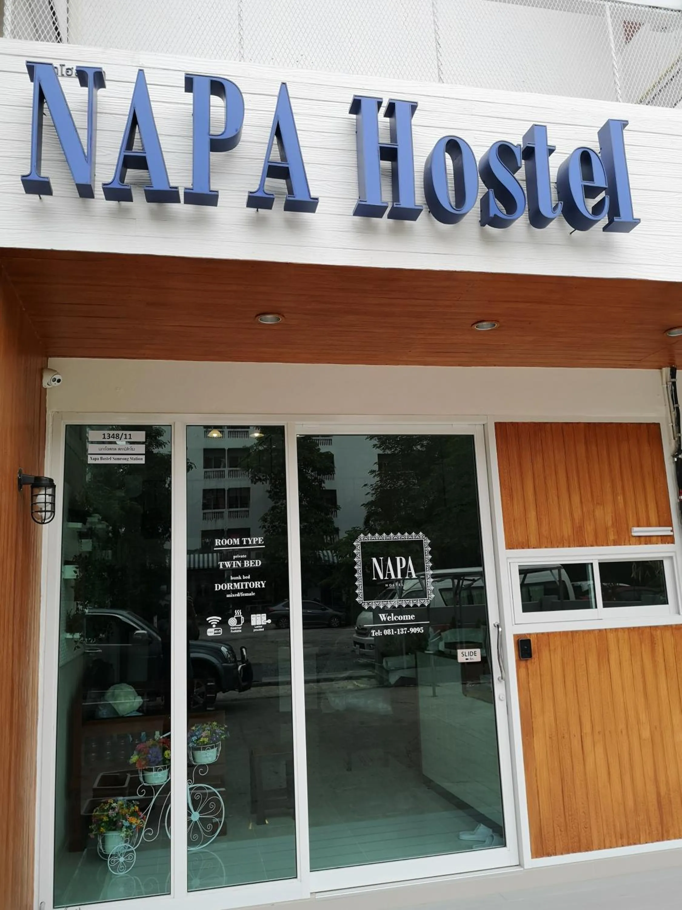 Facade/entrance in Napa Hostel Samrong Station