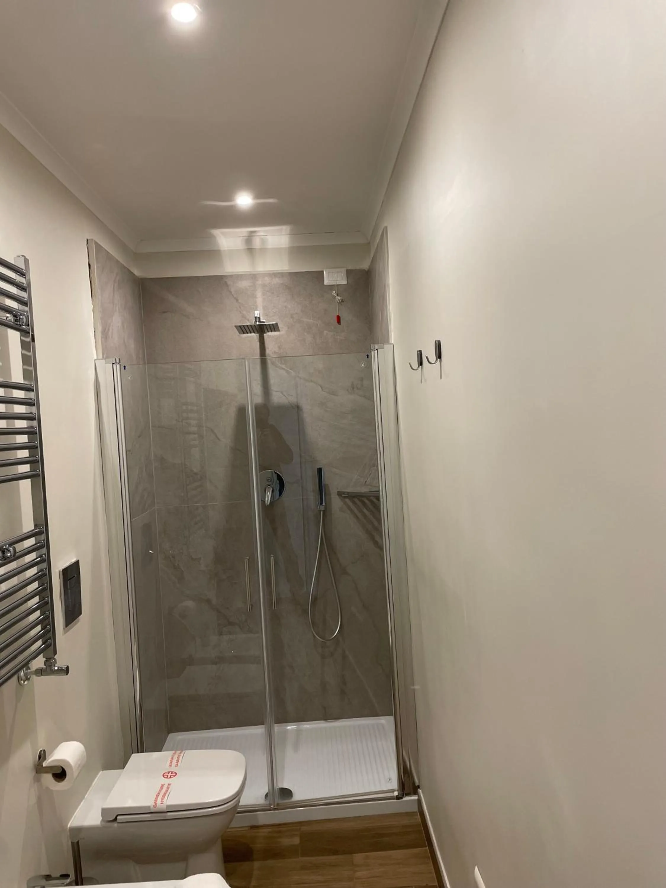 Shower in Dante Maison De Luxe