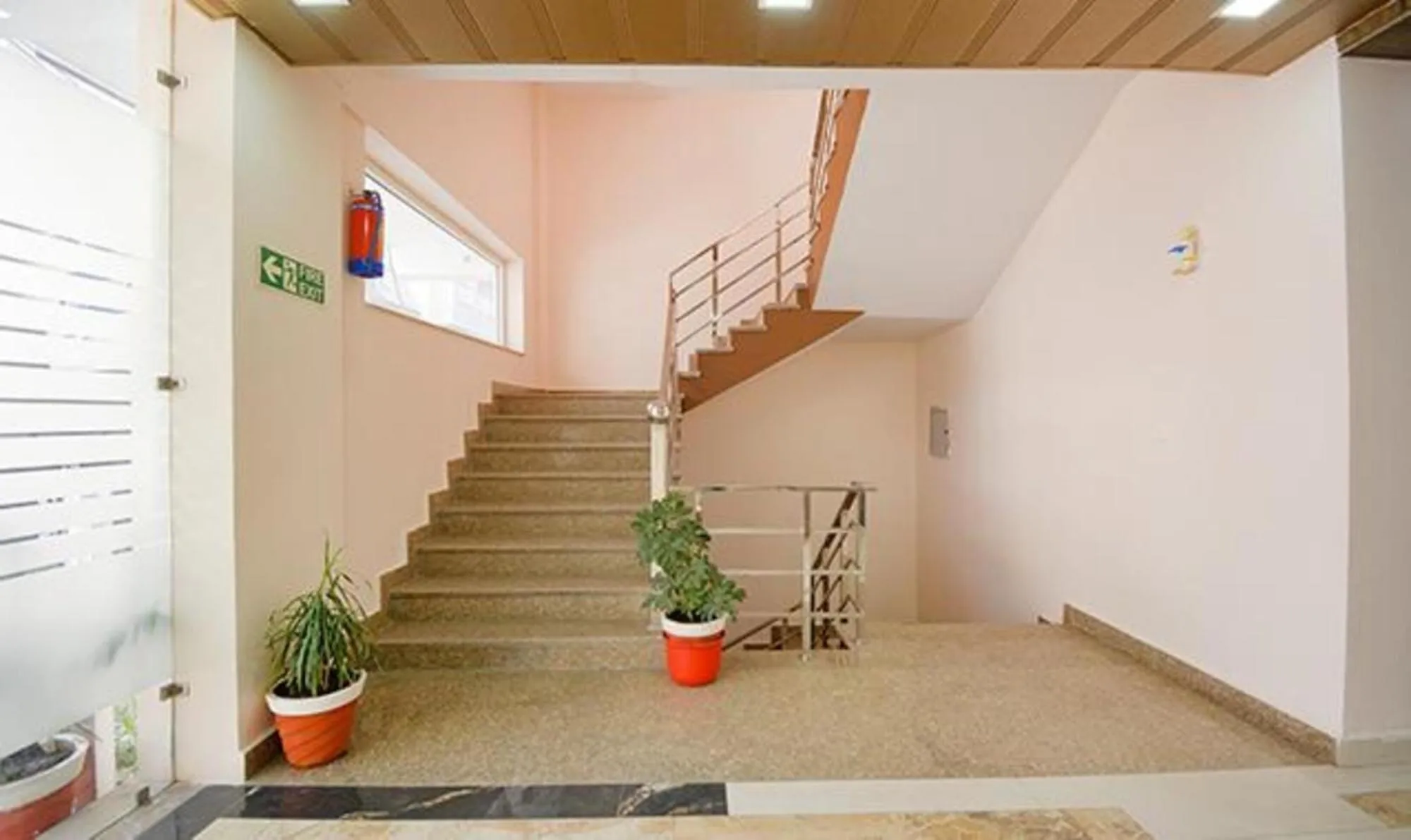 Lobby or reception in FabHotel Yamunotri Retreat, Tapovan