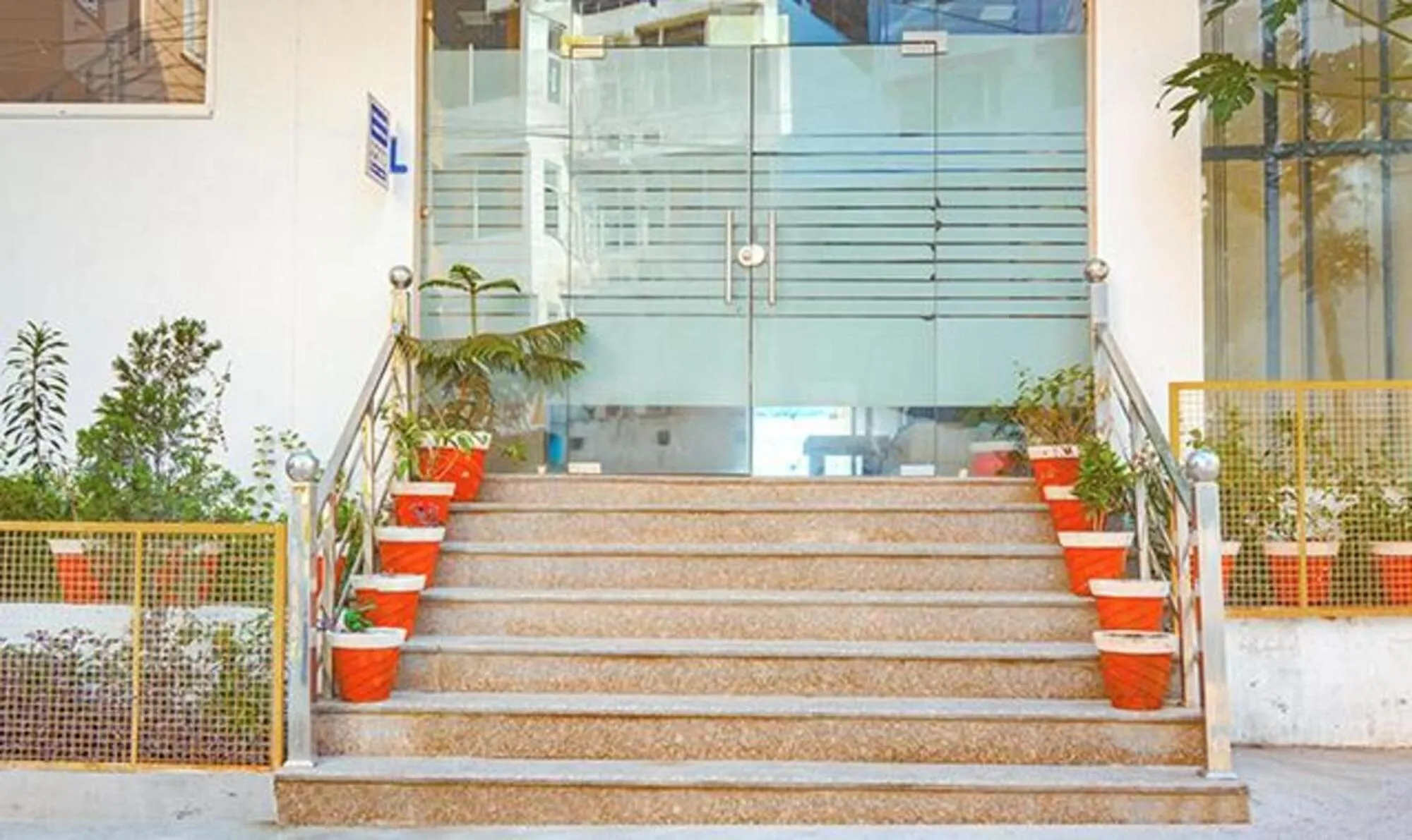 Facade/entrance in FabHotel Yamunotri Retreat, Tapovan