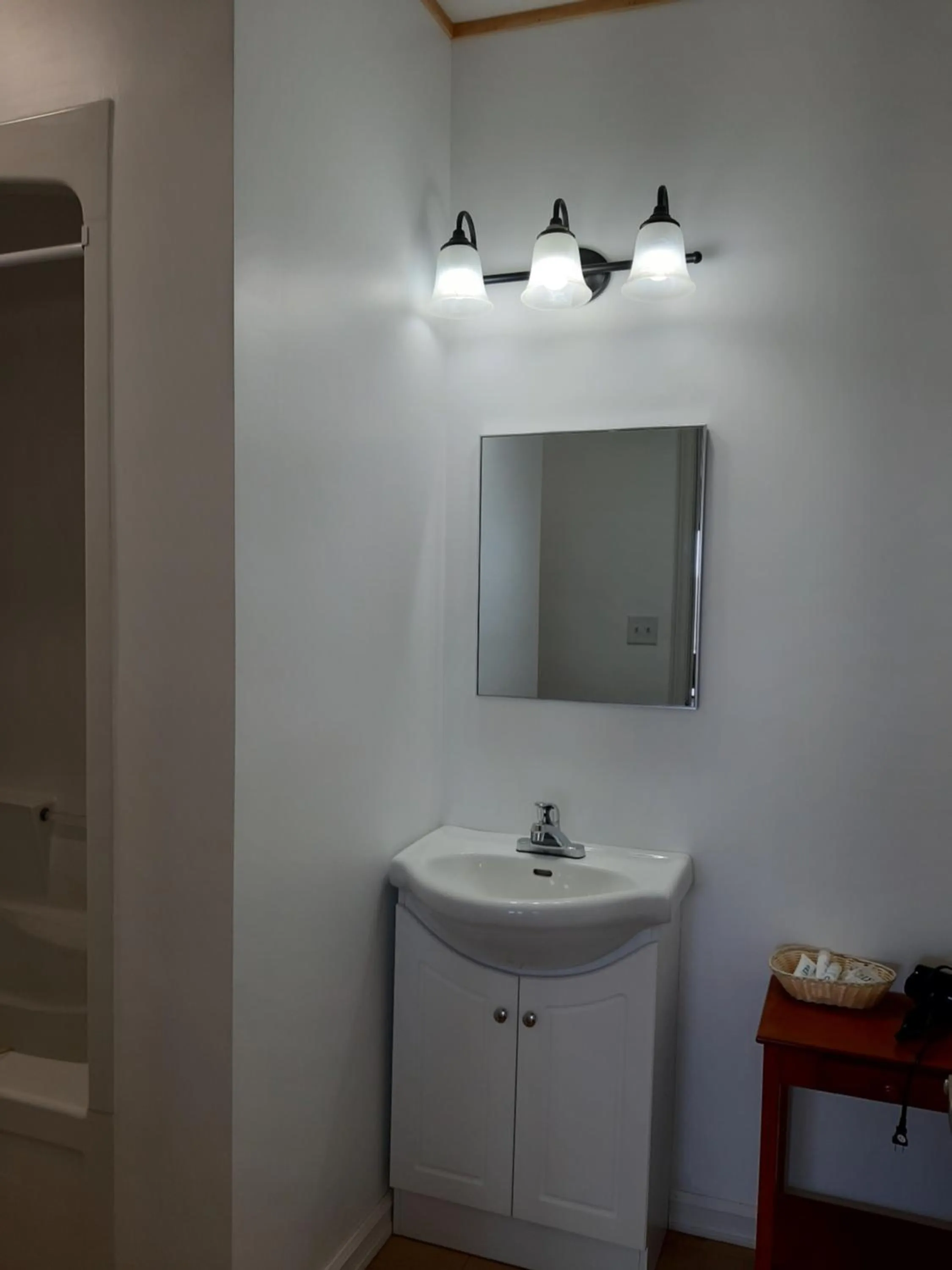 Bathroom in Balmoral Motel