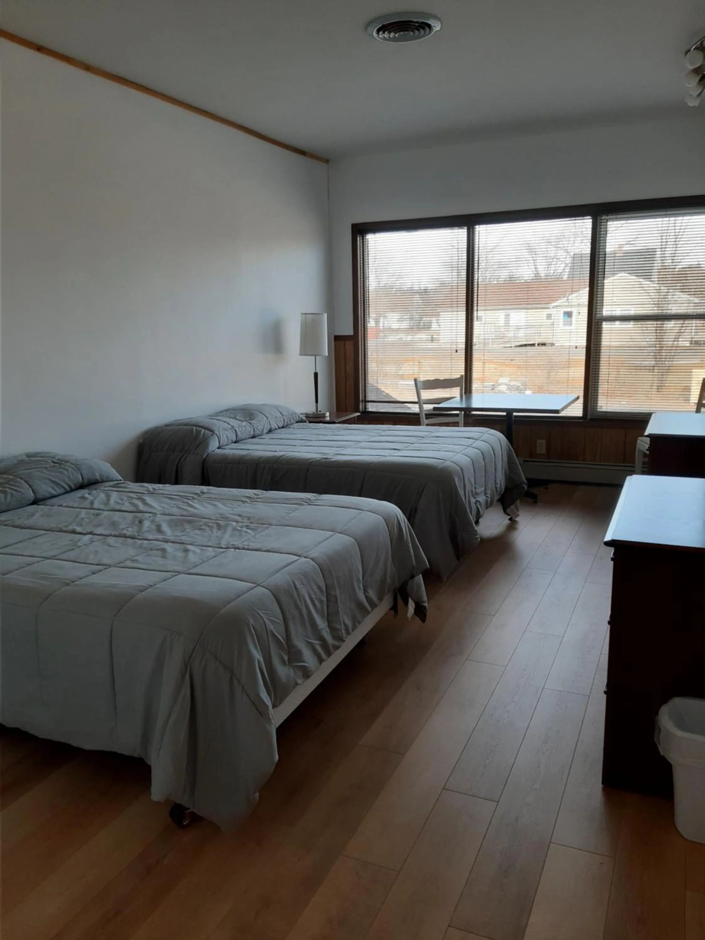 Bedroom in Balmoral Motel