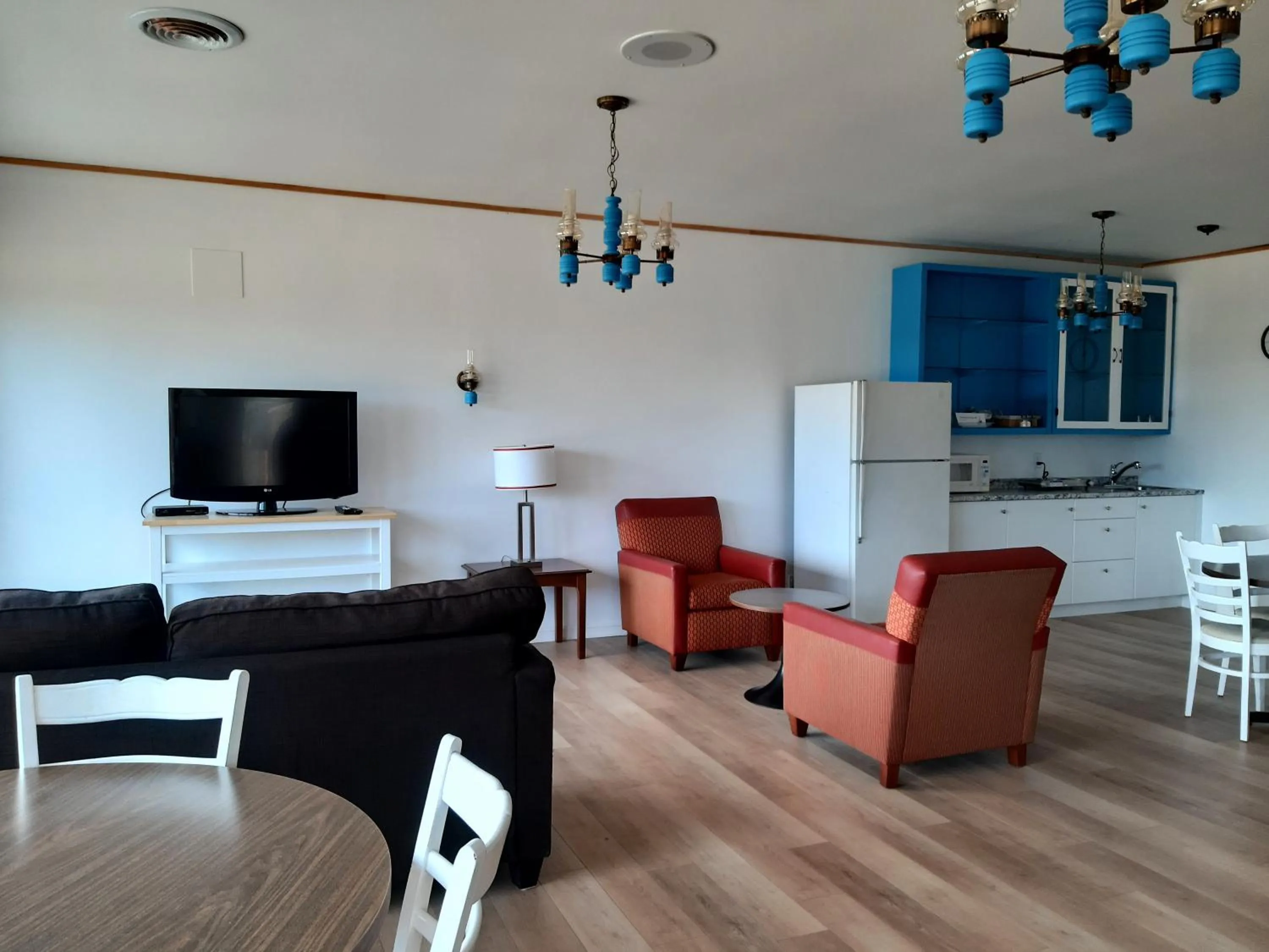 Living room in Balmoral Motel