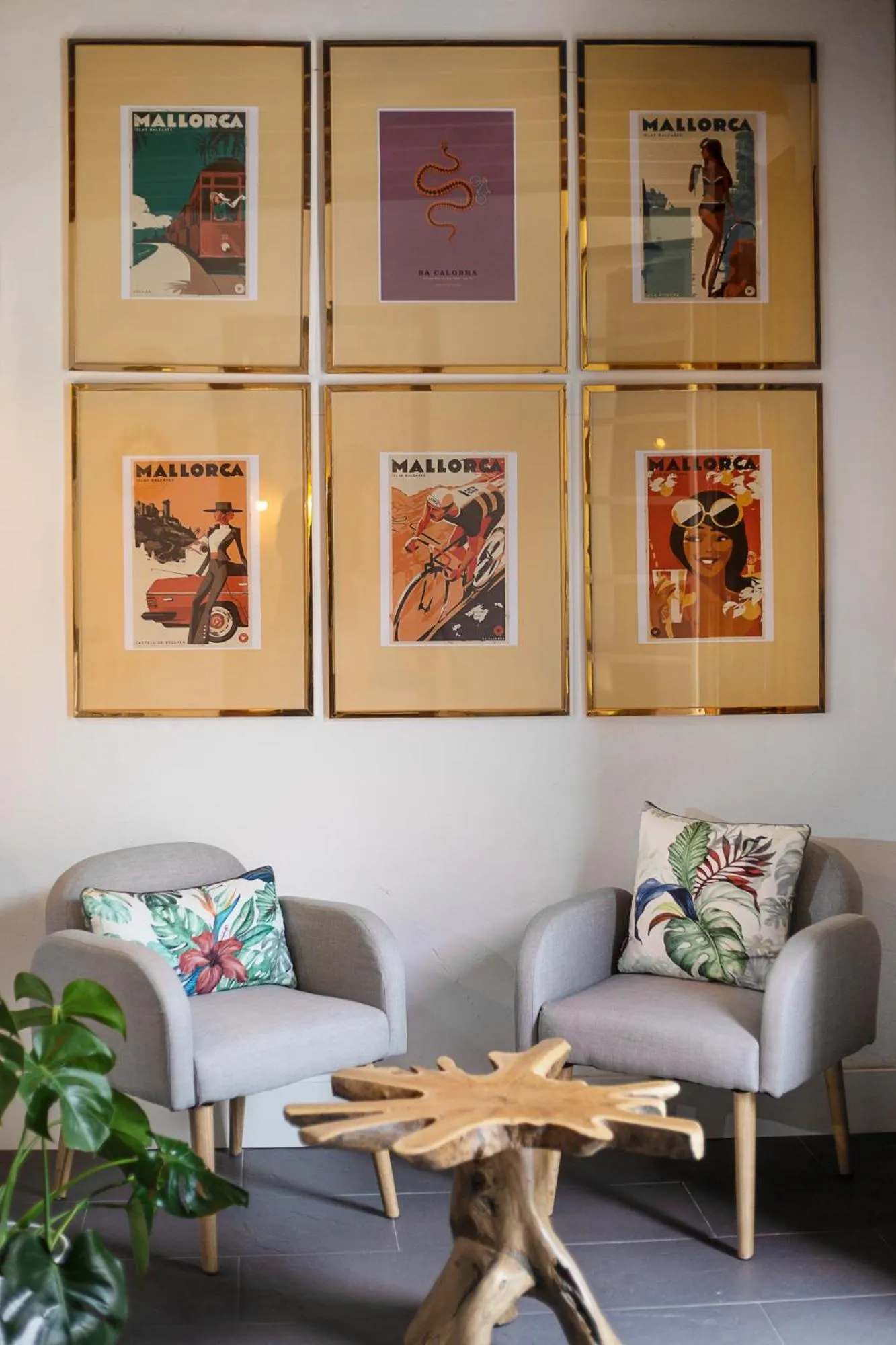 Lobby or reception in Casa Caimari Guest House, for mountain lovers!