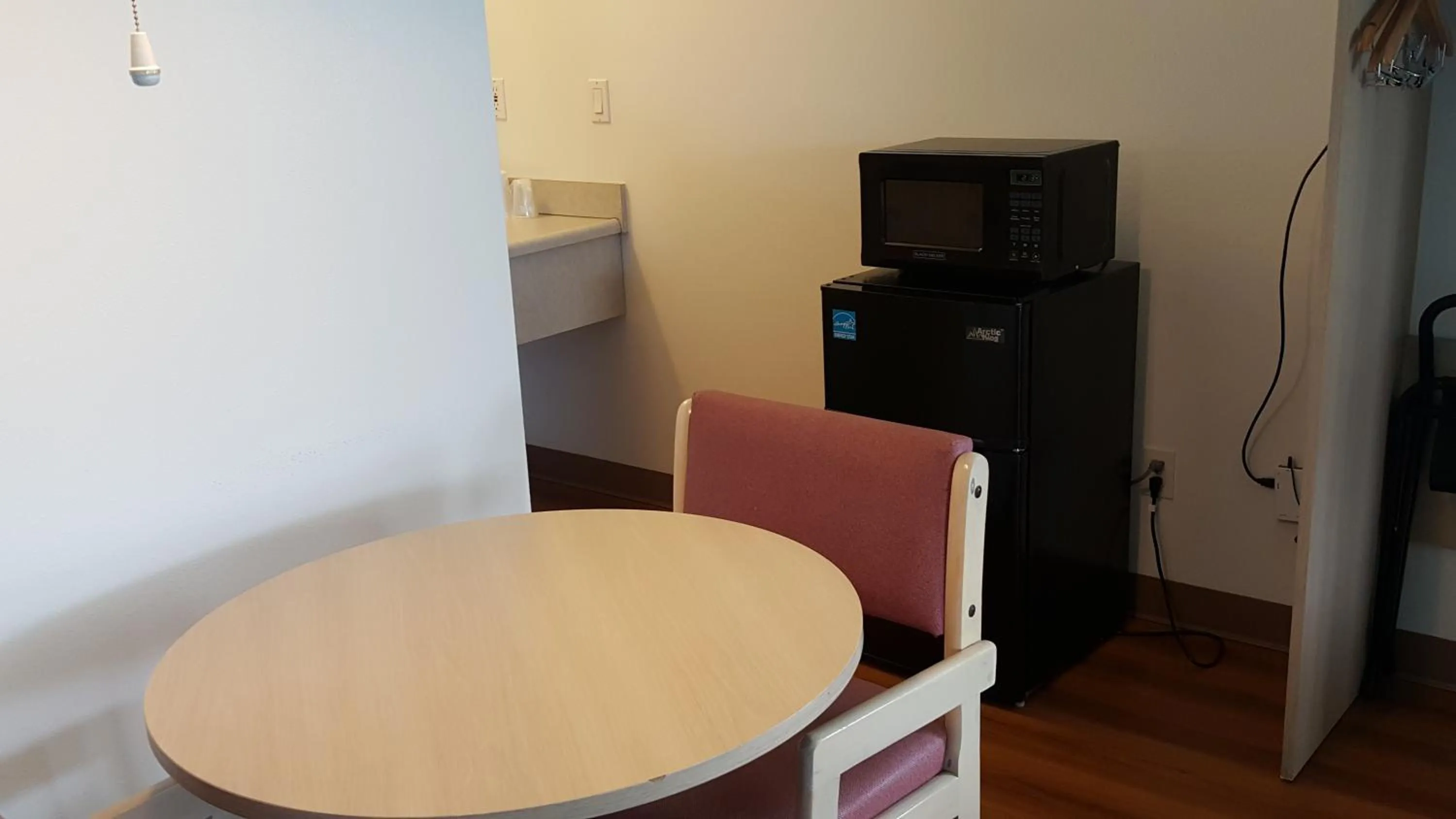 TV and multimedia in Motel 6 Albany, OR