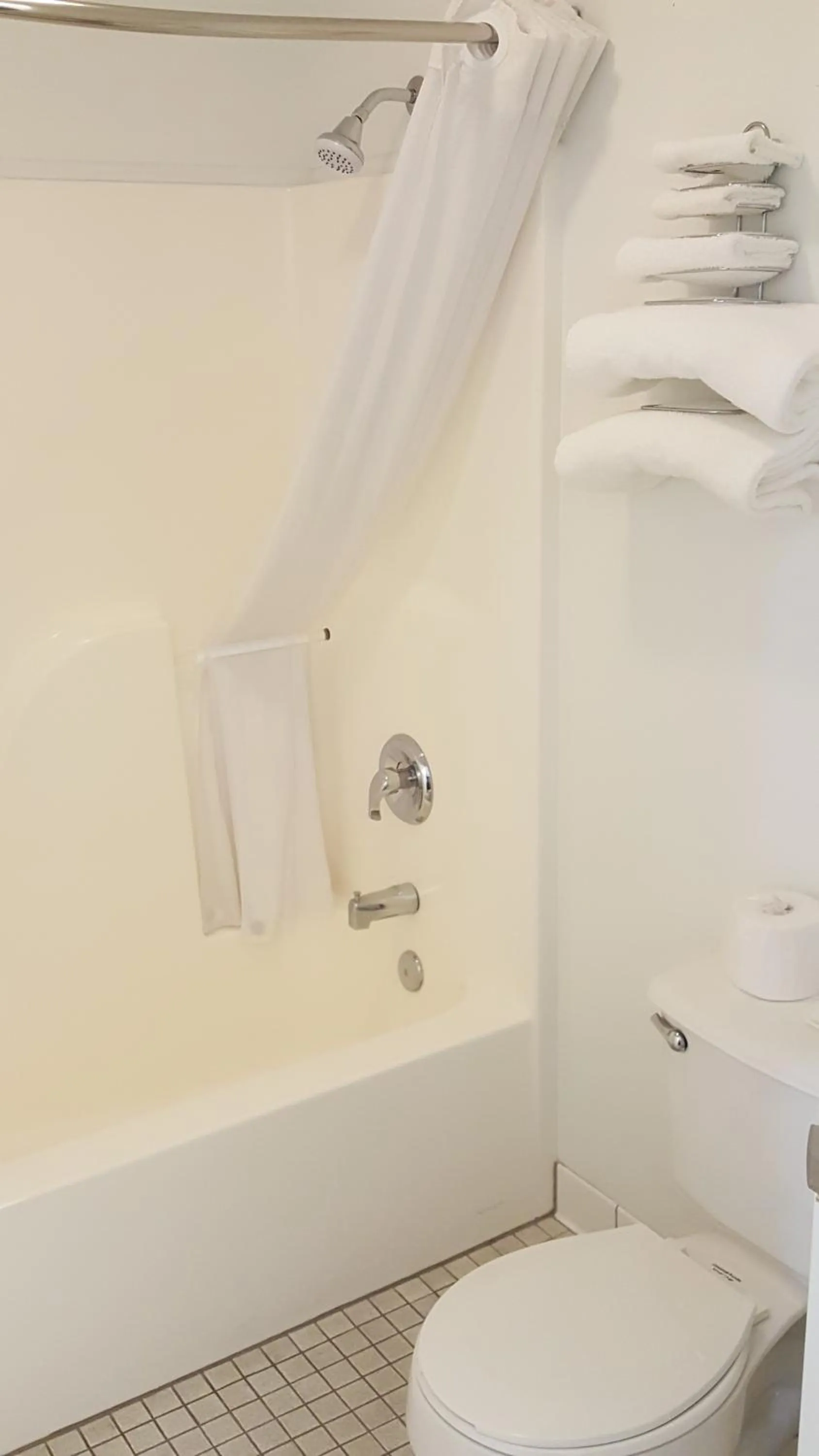 Bathroom in Motel 6 Albany, OR