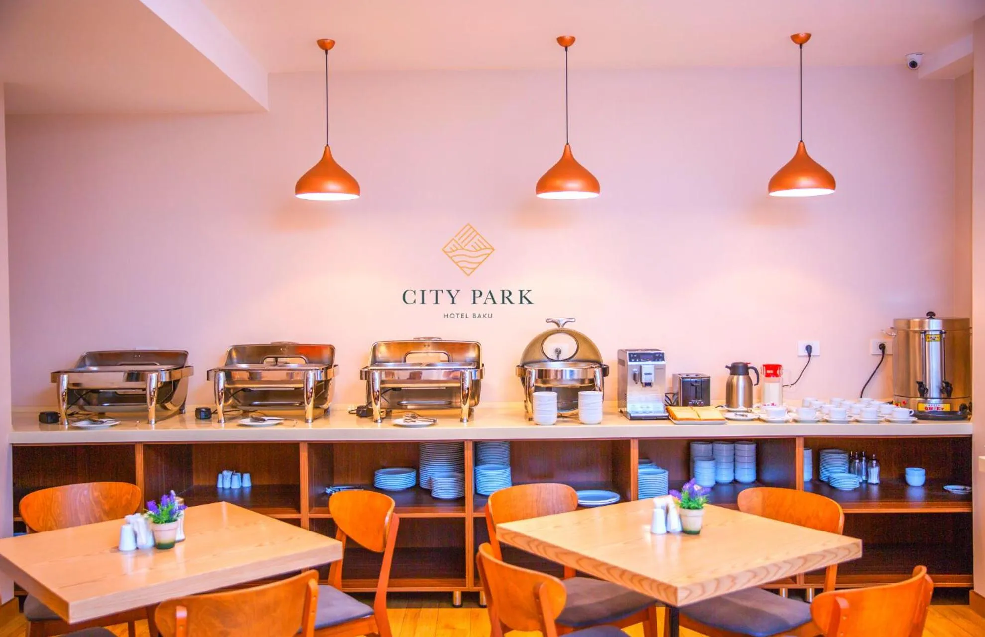 Restaurant/places to eat in City Park Hotel