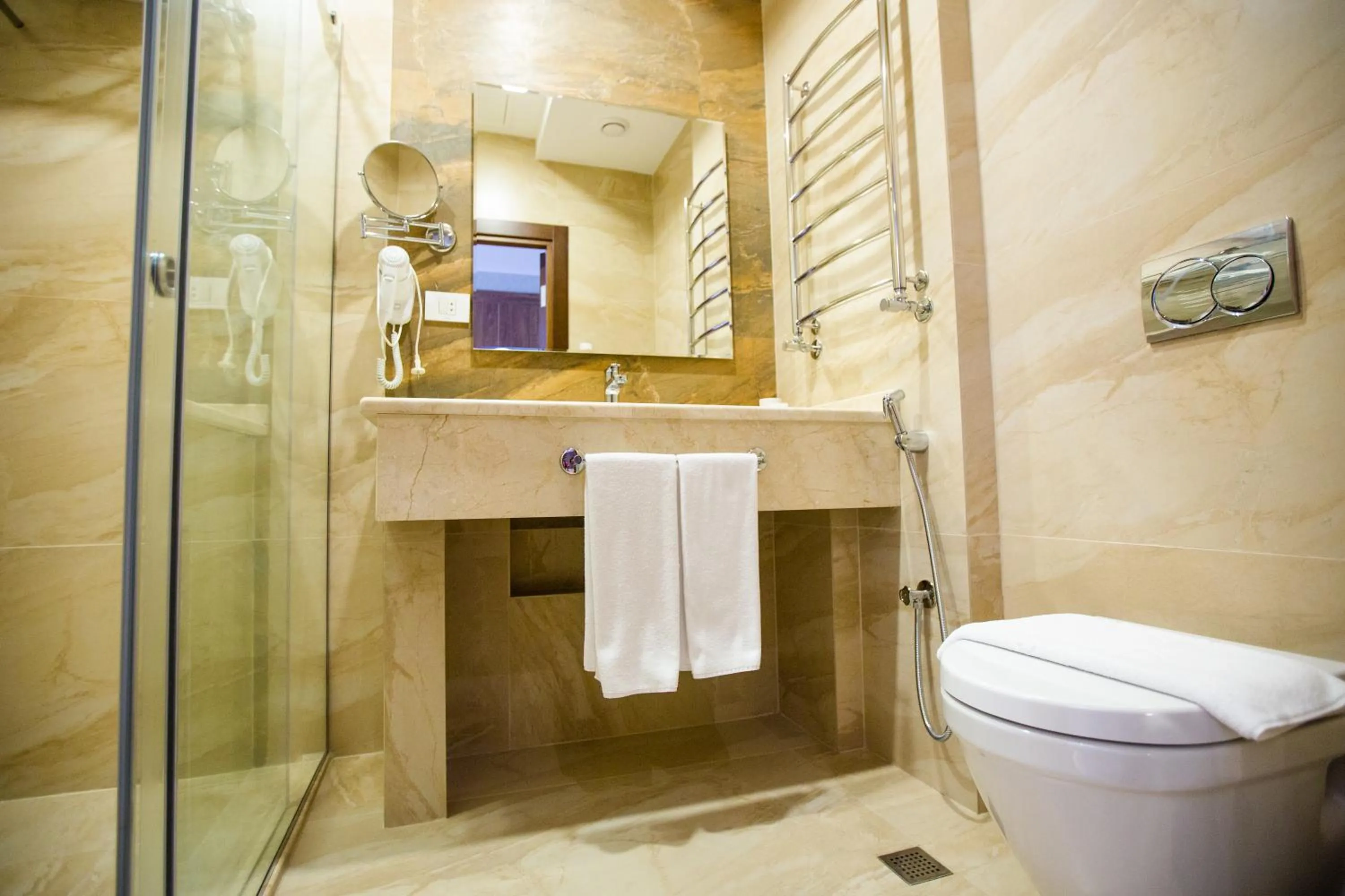 Shower in City Park Hotel