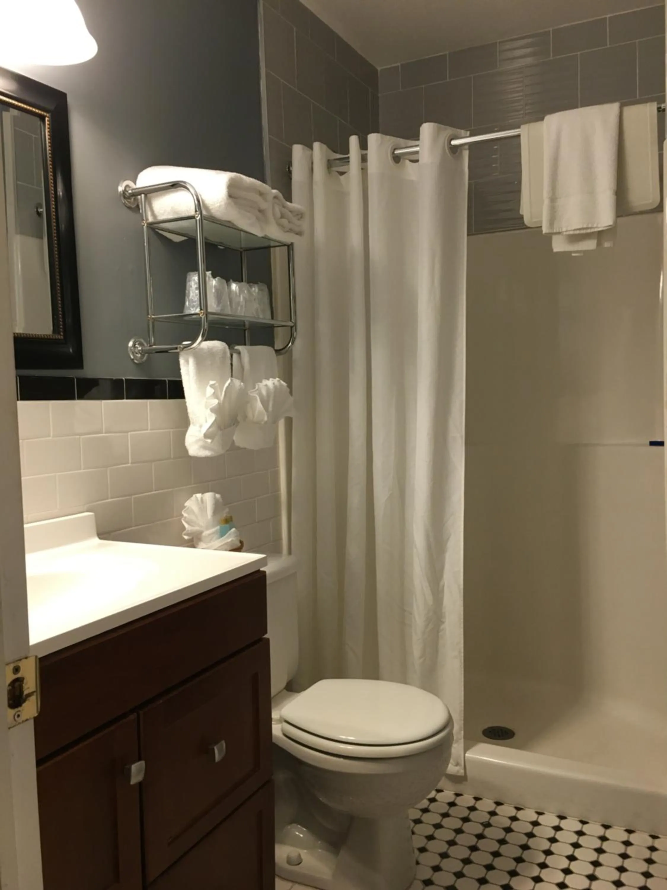 King Room - Non-Smoking in Whitman Motor Lodge