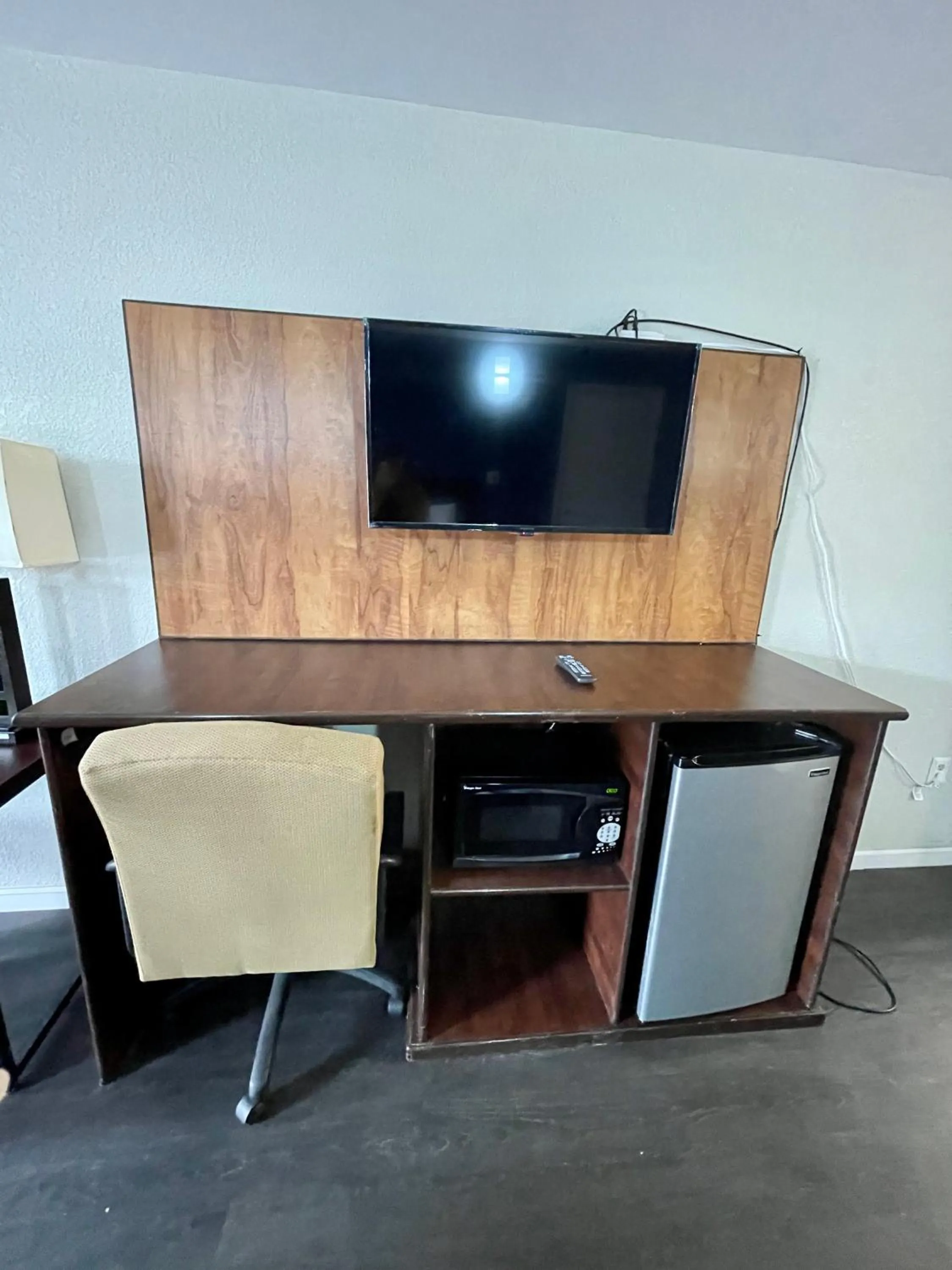 hair dresser in Key West Inn - Roanoke