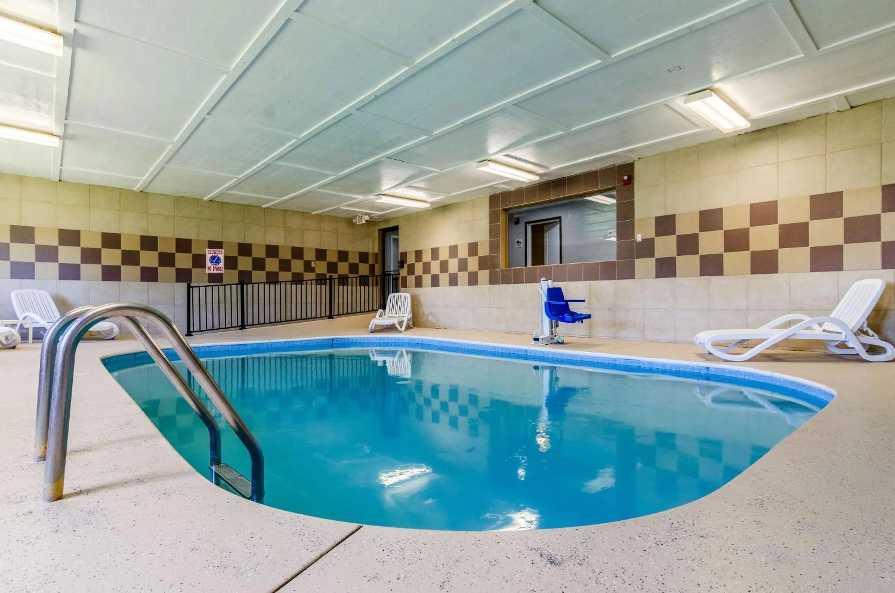 Swimming pool in Quality Inn Great Bend