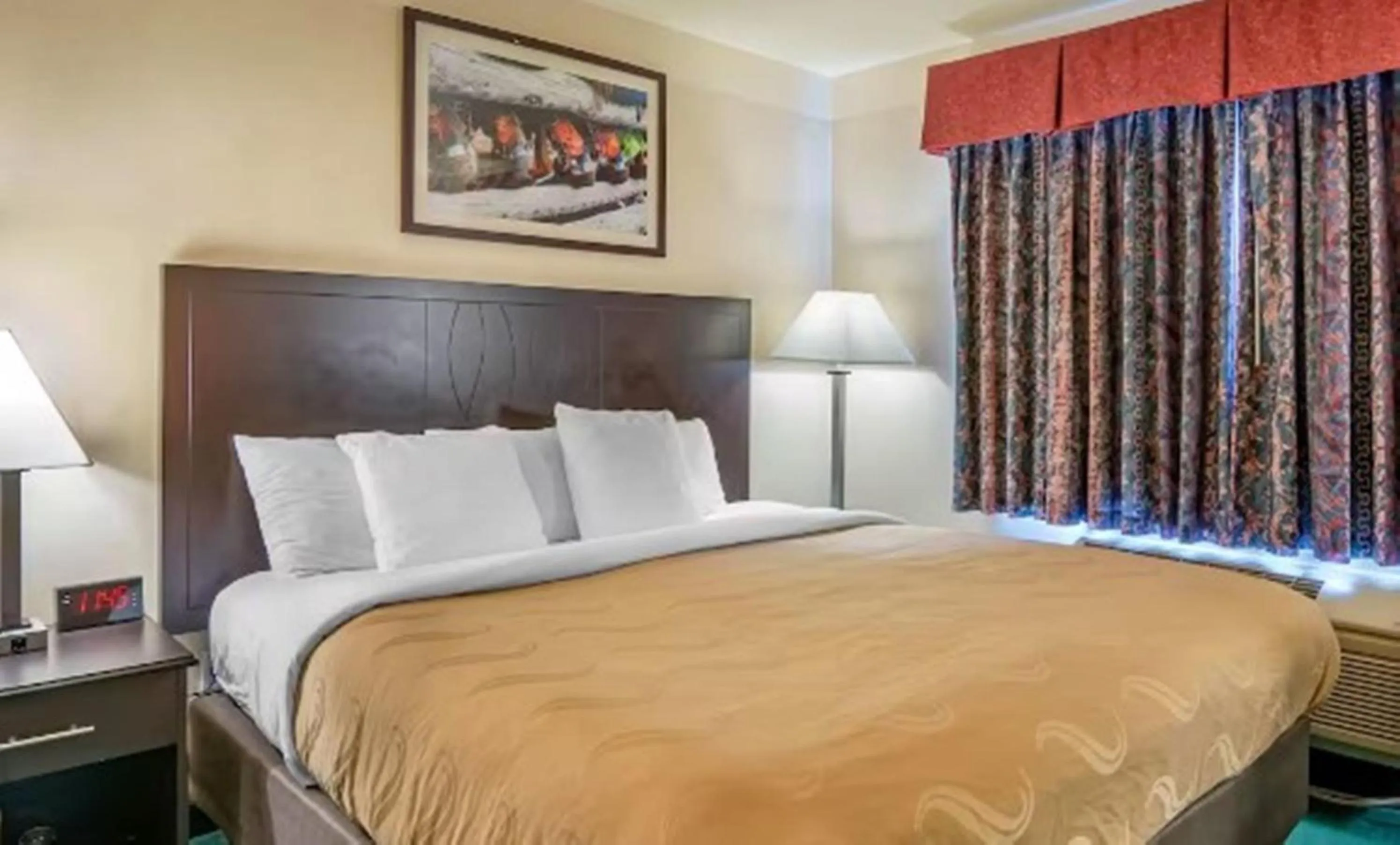 Bed in Quality Inn Great Bend