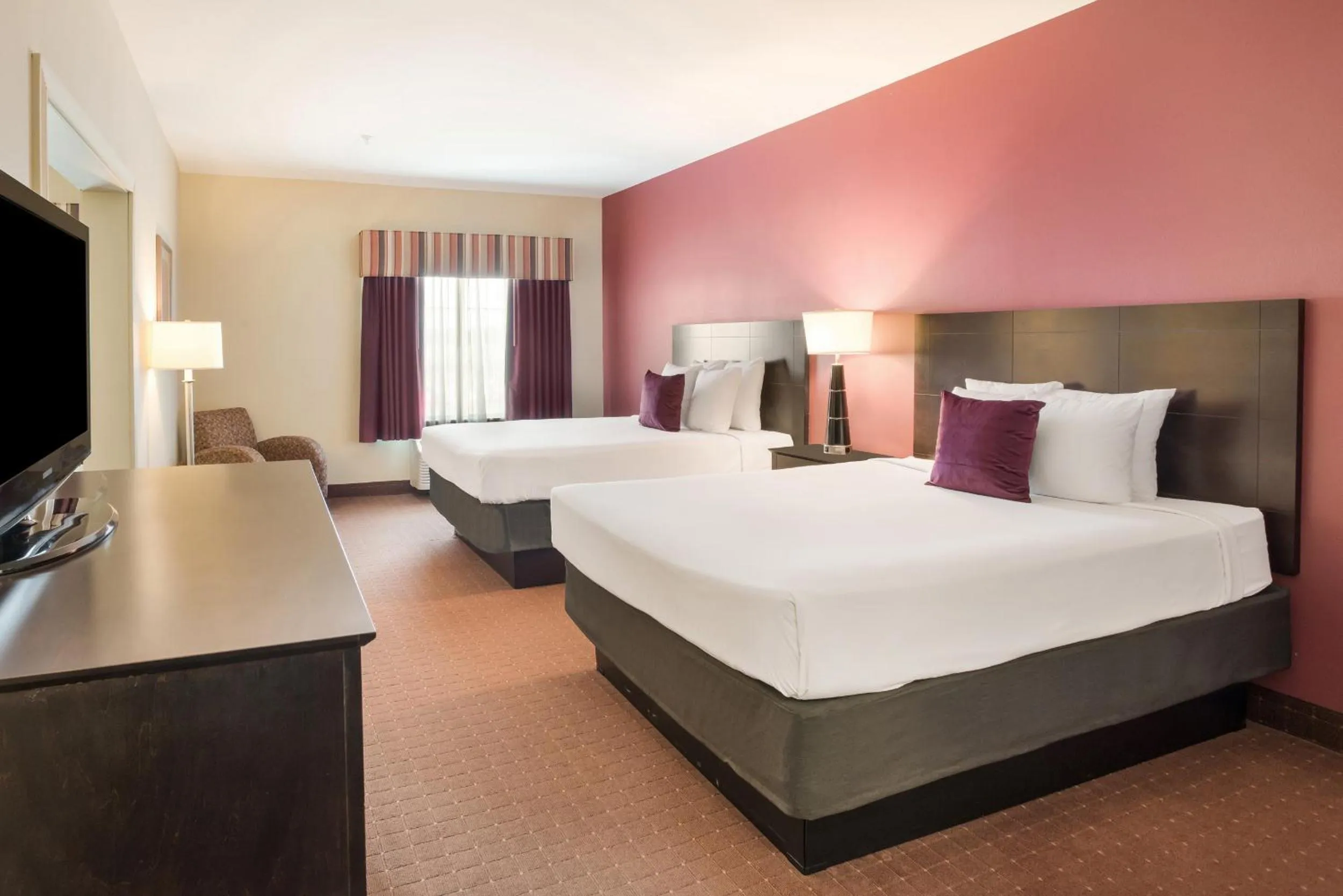 Photo of the whole room, Bed in Knights Inn Bunkie