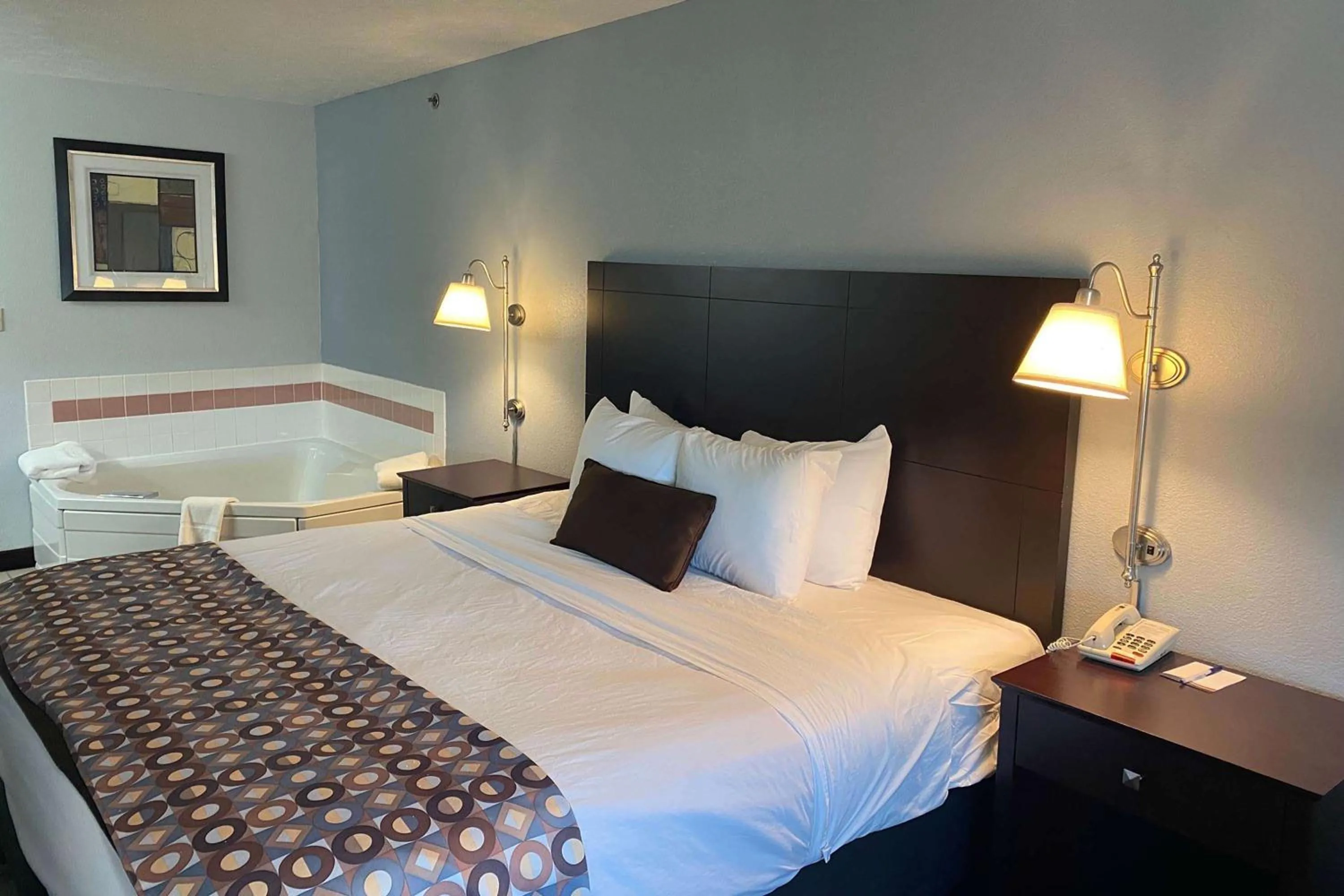 Photo of the whole room, Bed in Baymont by Wyndham Danville IL