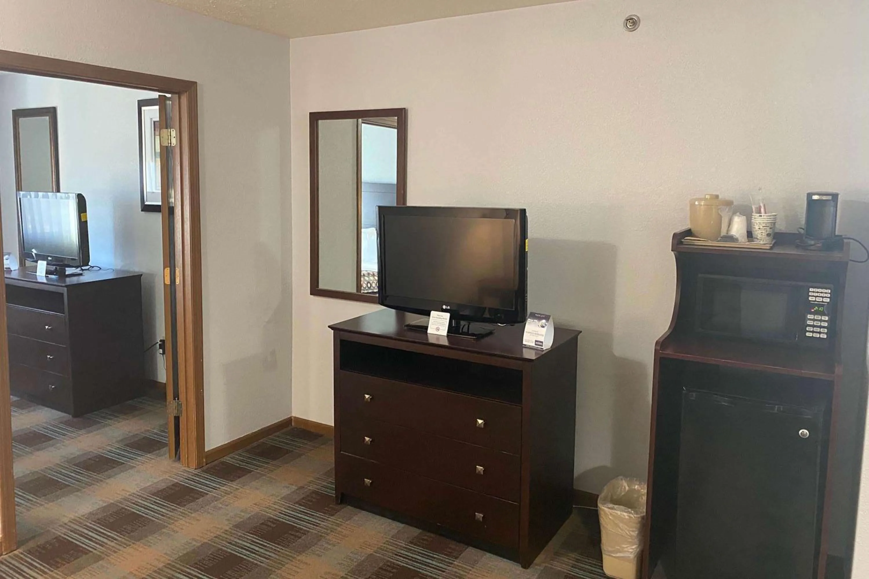 Photo of the whole room in Baymont by Wyndham Danville IL