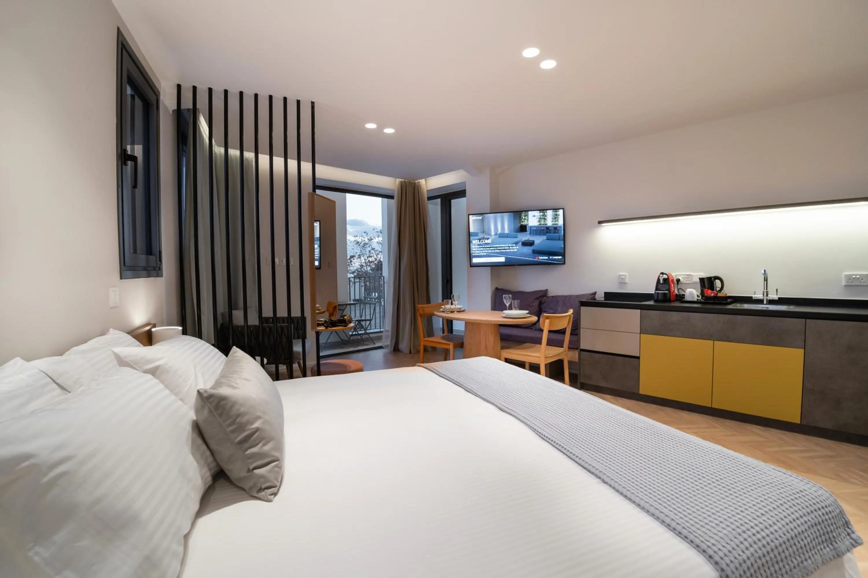 Photo of the whole room, Bed in Alinea Suites Limassol Center