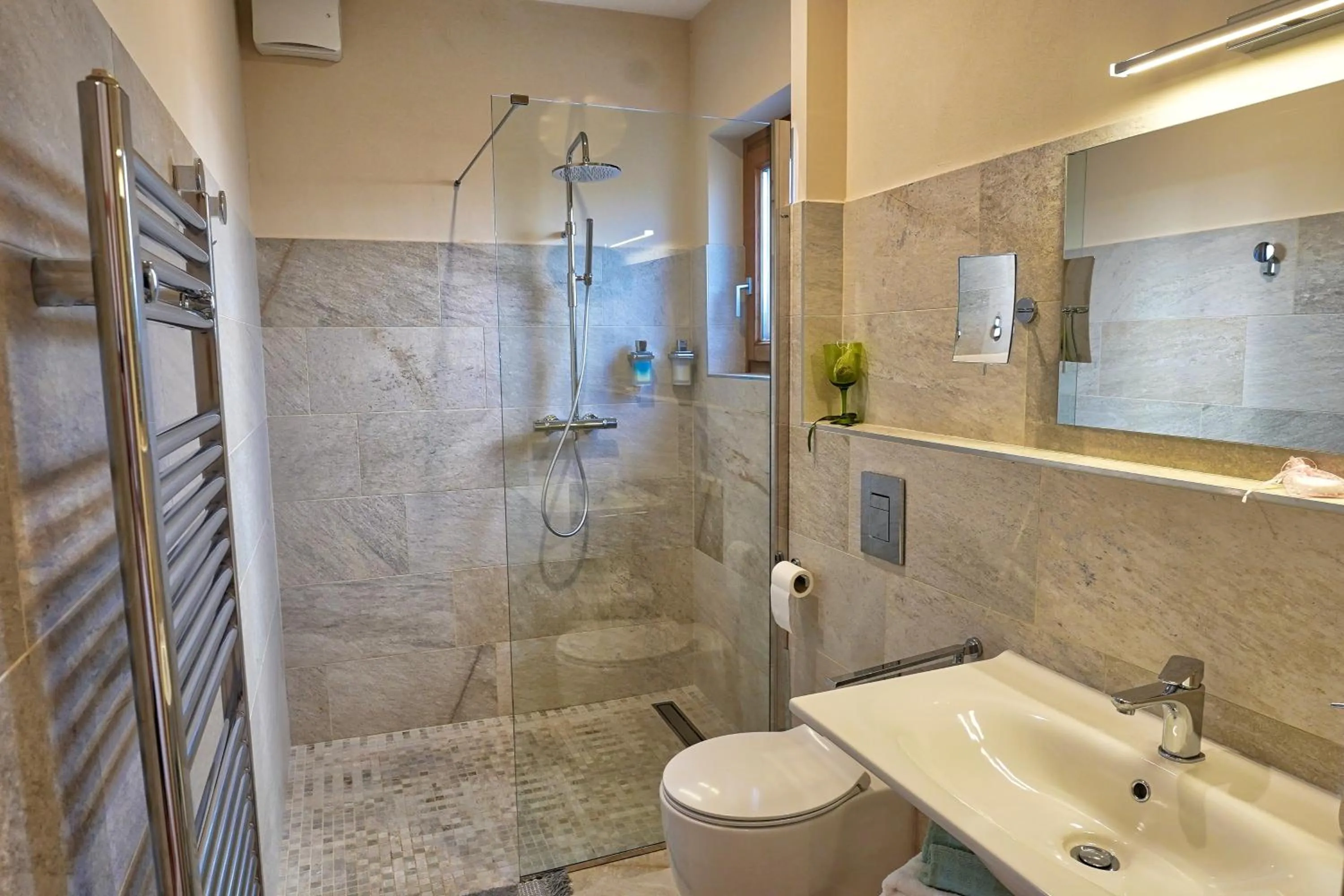 Bathroom in Suites DANICA