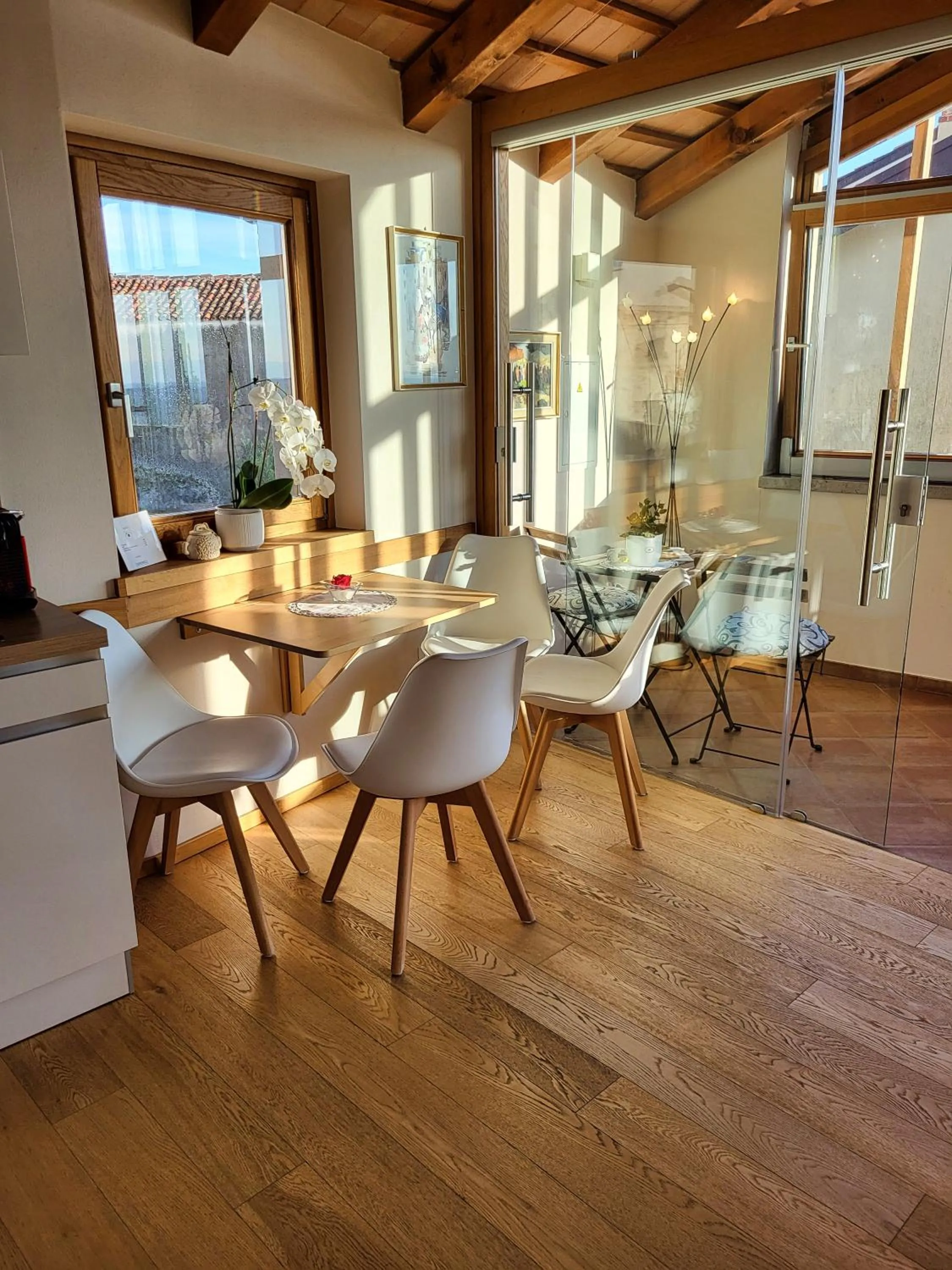 Dining area in Suites DANICA