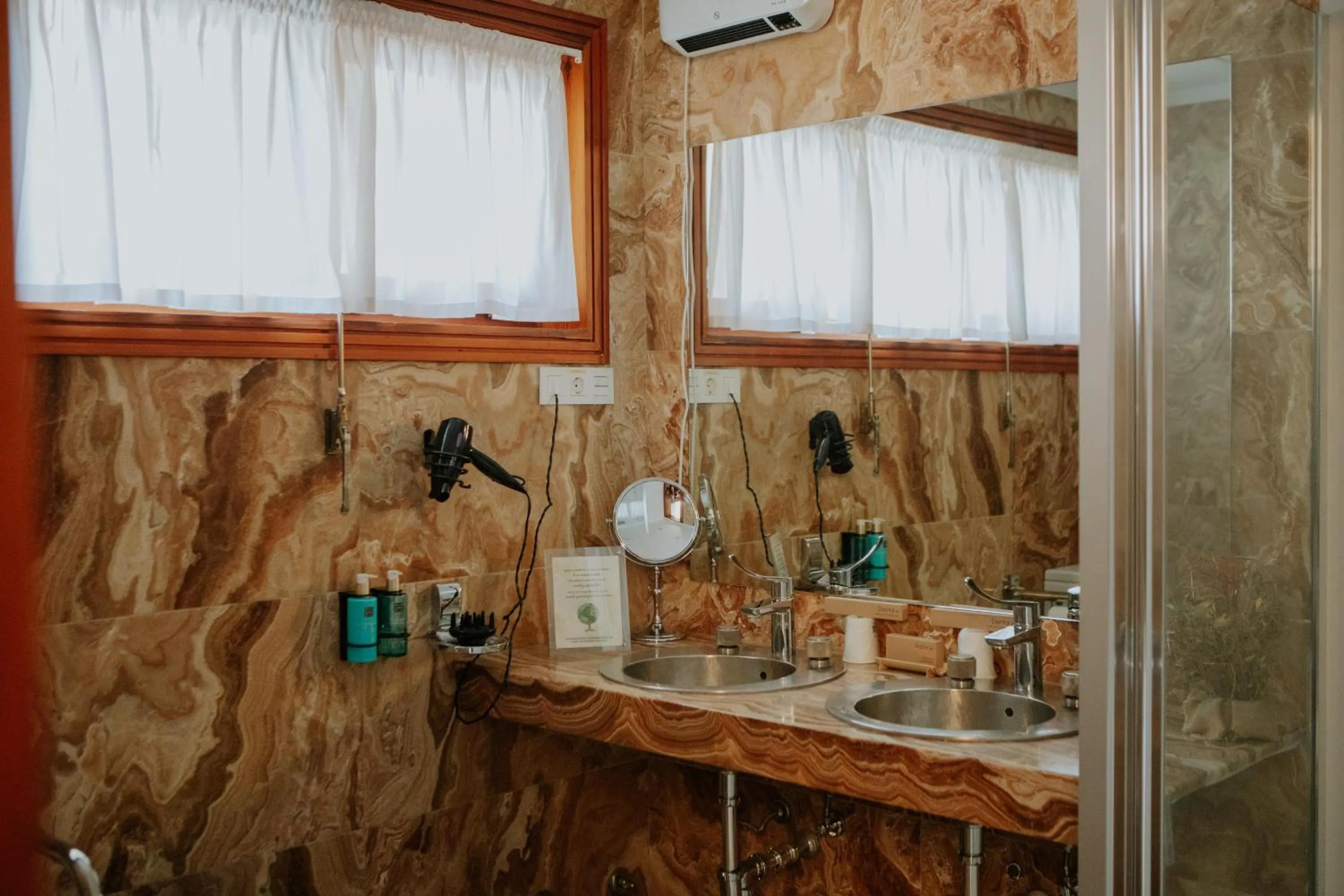 Bathroom in Hotel Boutique Hort de Nal