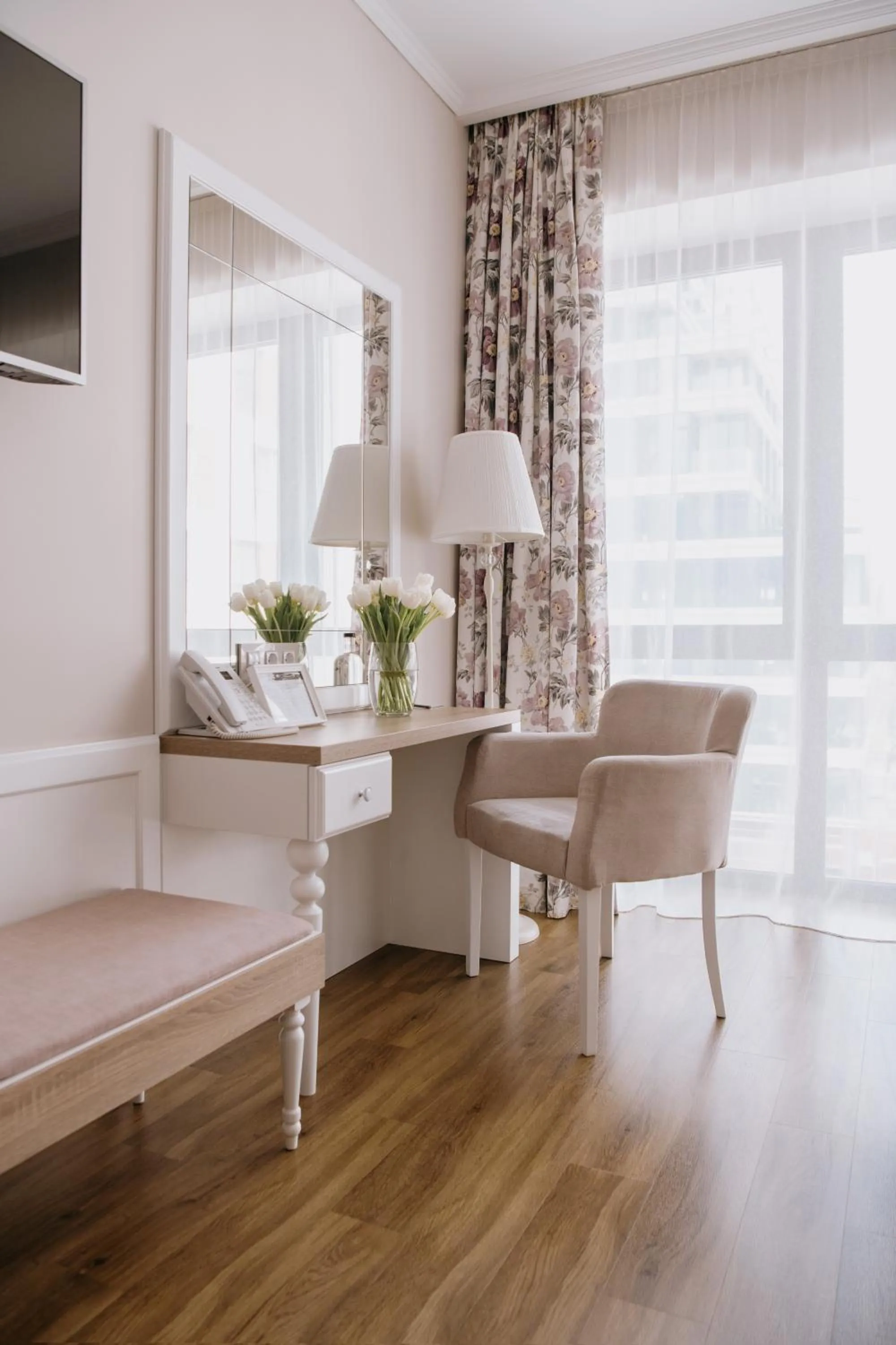 Seating area in Impresamente Art Hotel