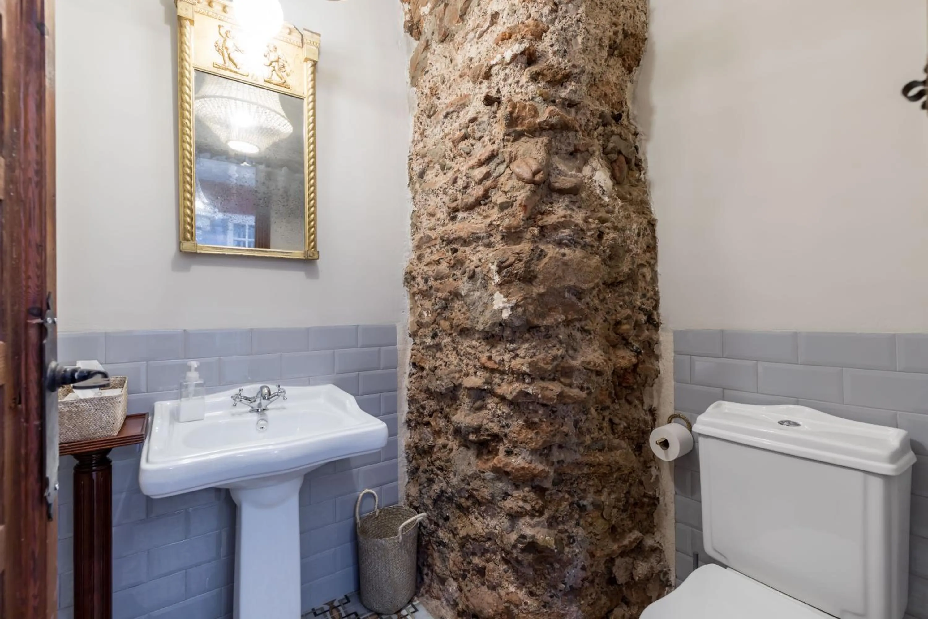 Toilet in Alquería Calatrava B&B