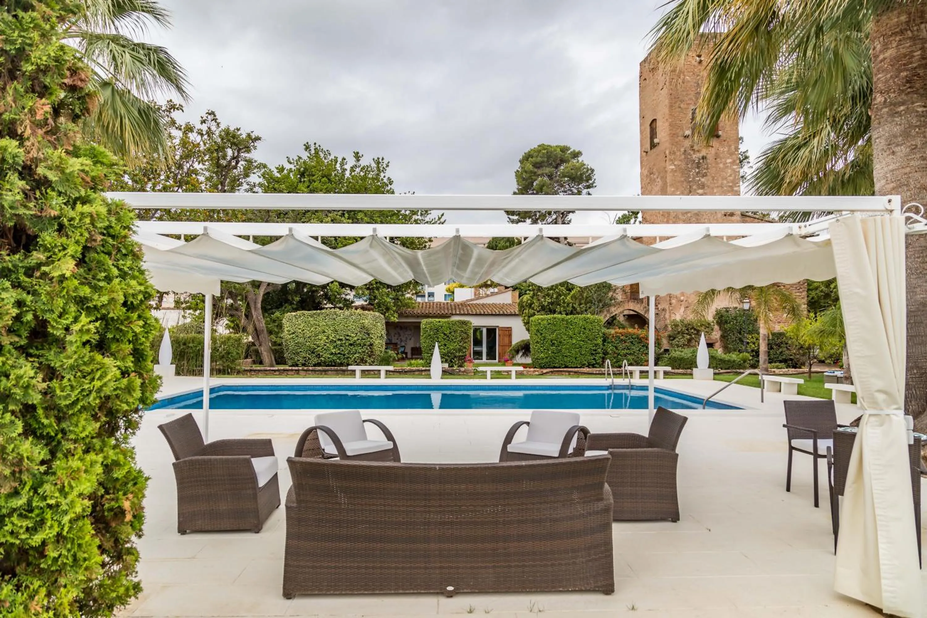 Swimming pool in Alquería Calatrava B&B