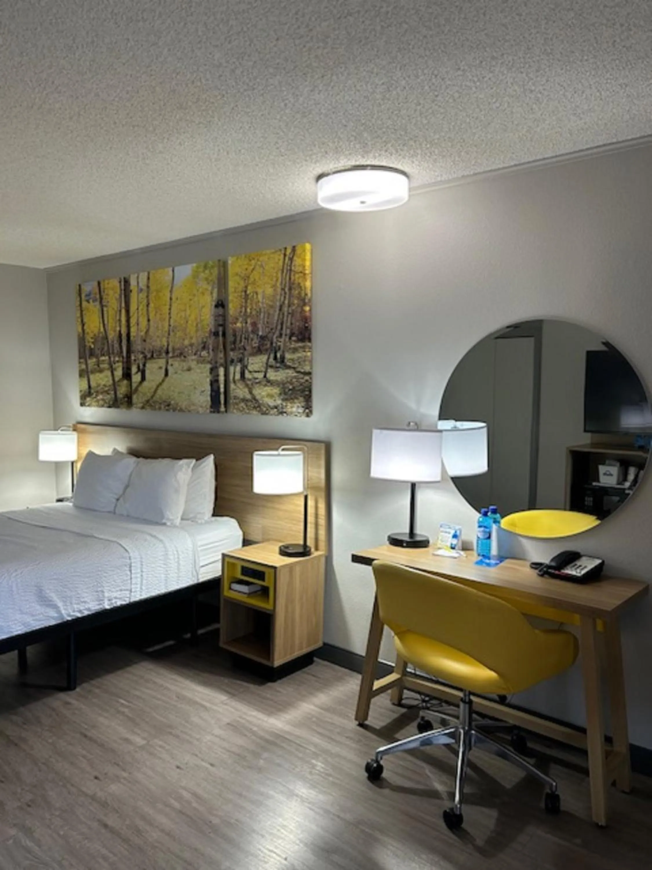 Bedroom, Bed in Days Inn by Wyndham Worland