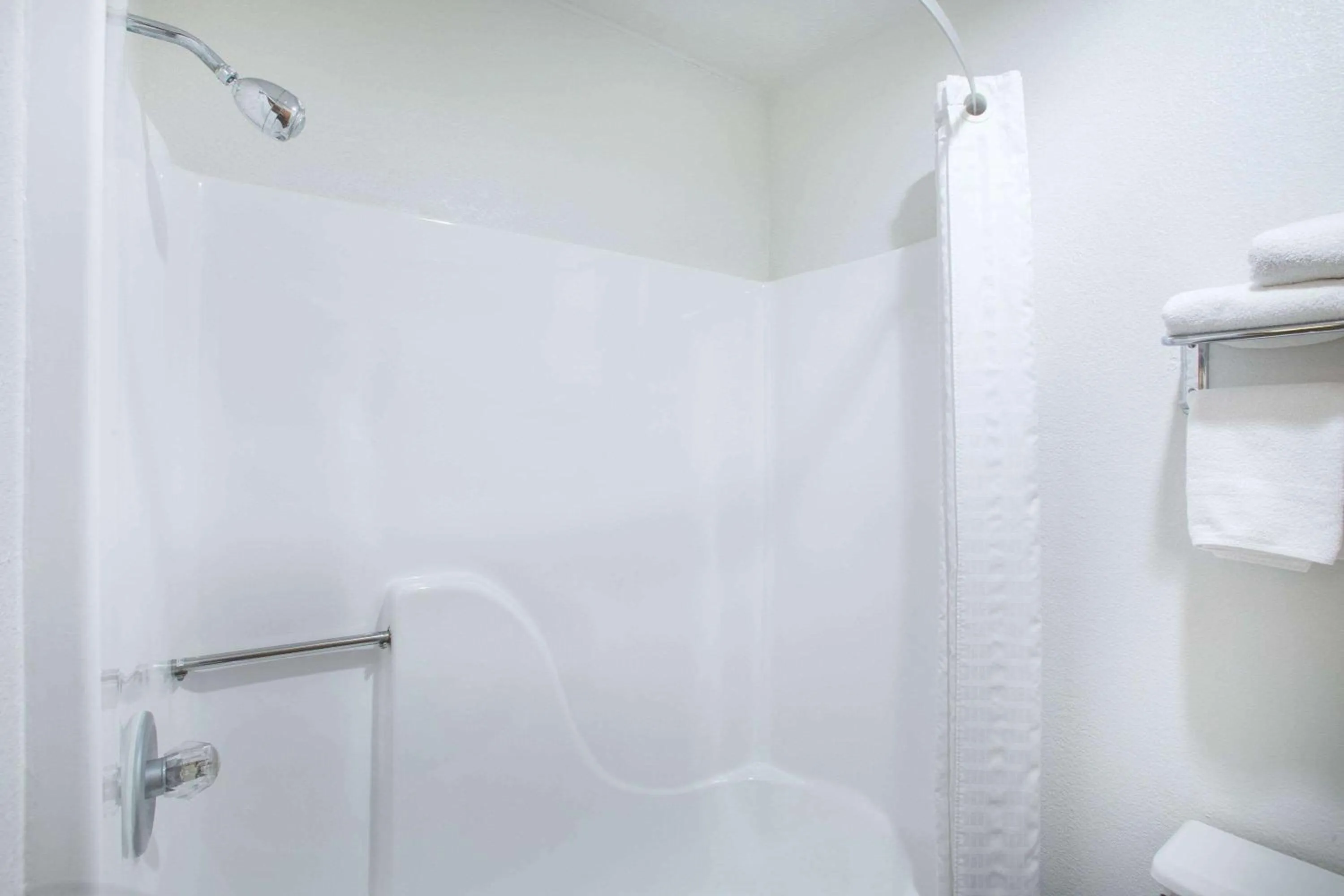 Bathroom in Super 8 by Wyndham Fort Madison