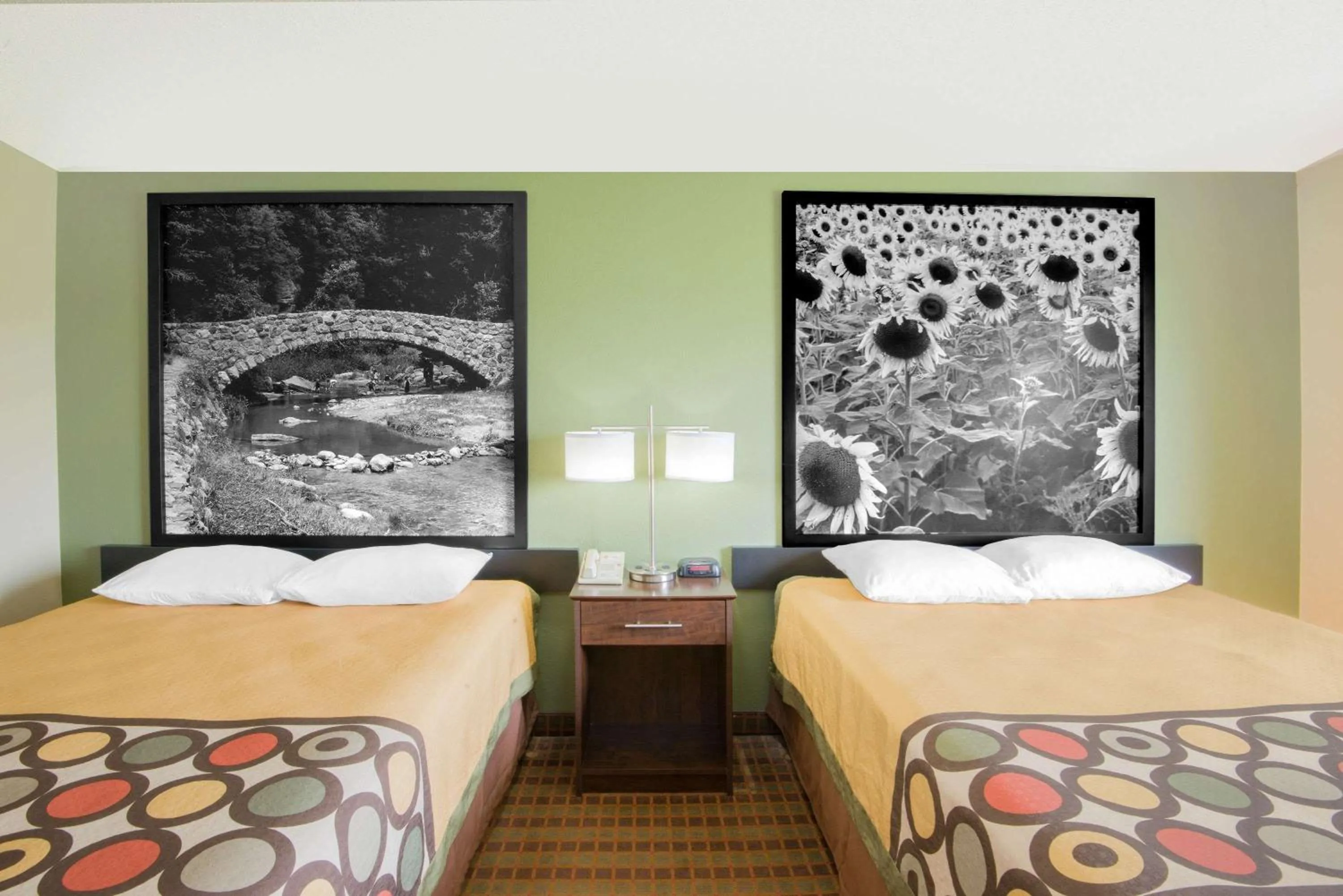 Photo of the whole room in Super 8 by Wyndham Story City