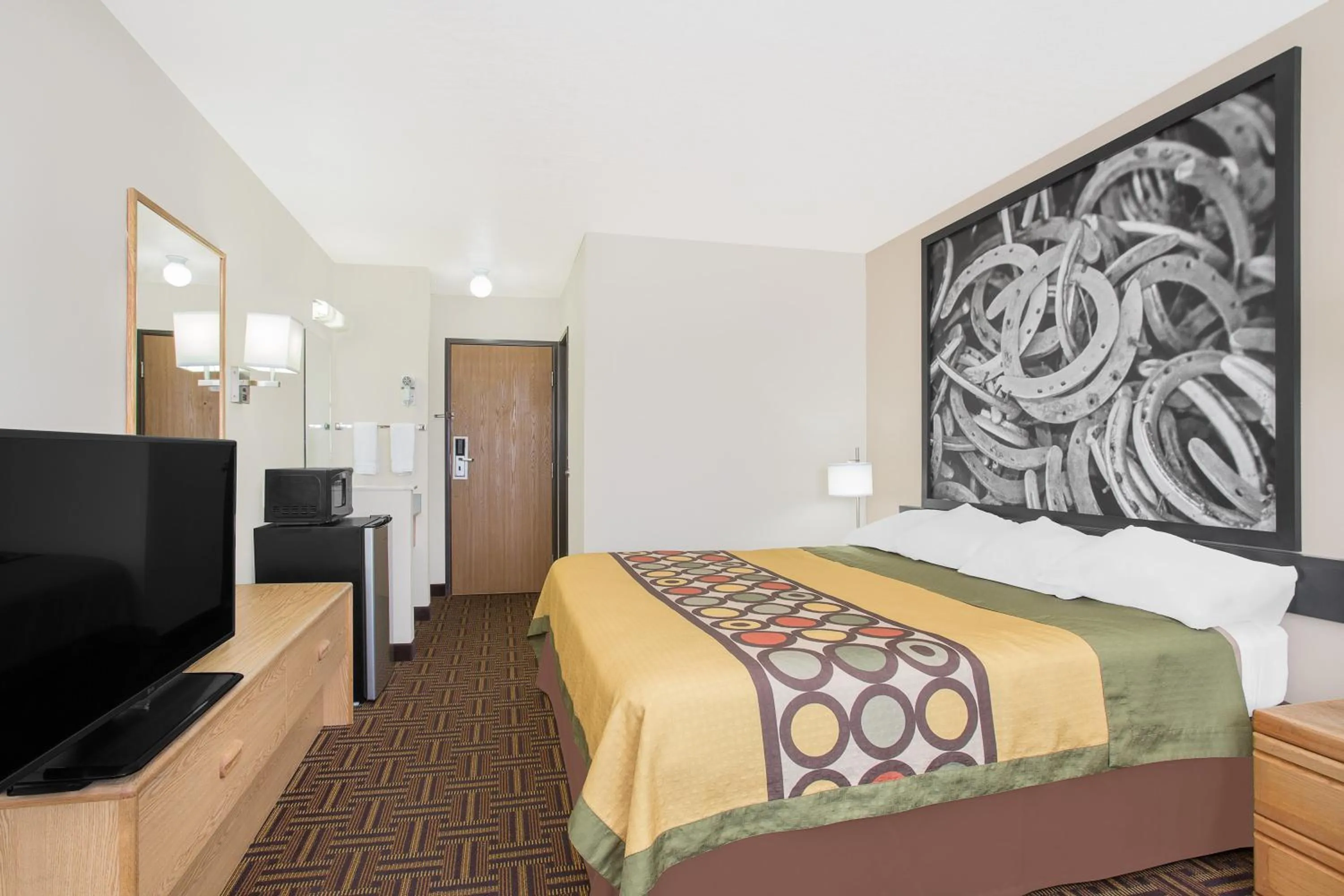 Bedroom, Bed in Super 8 by Wyndham Bloomfield