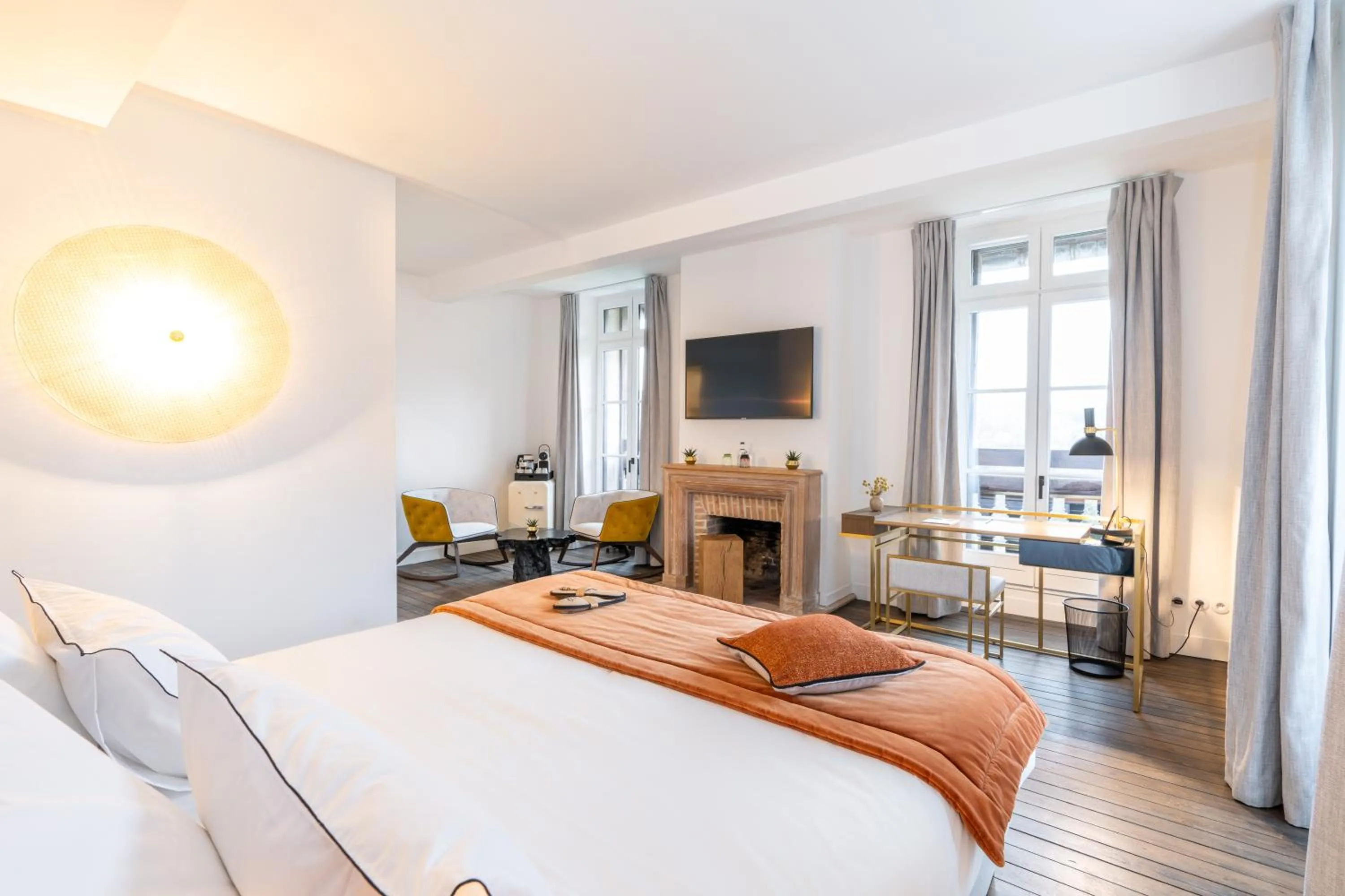 Photo of the whole room, Bed in Les Jardins de Coppélia