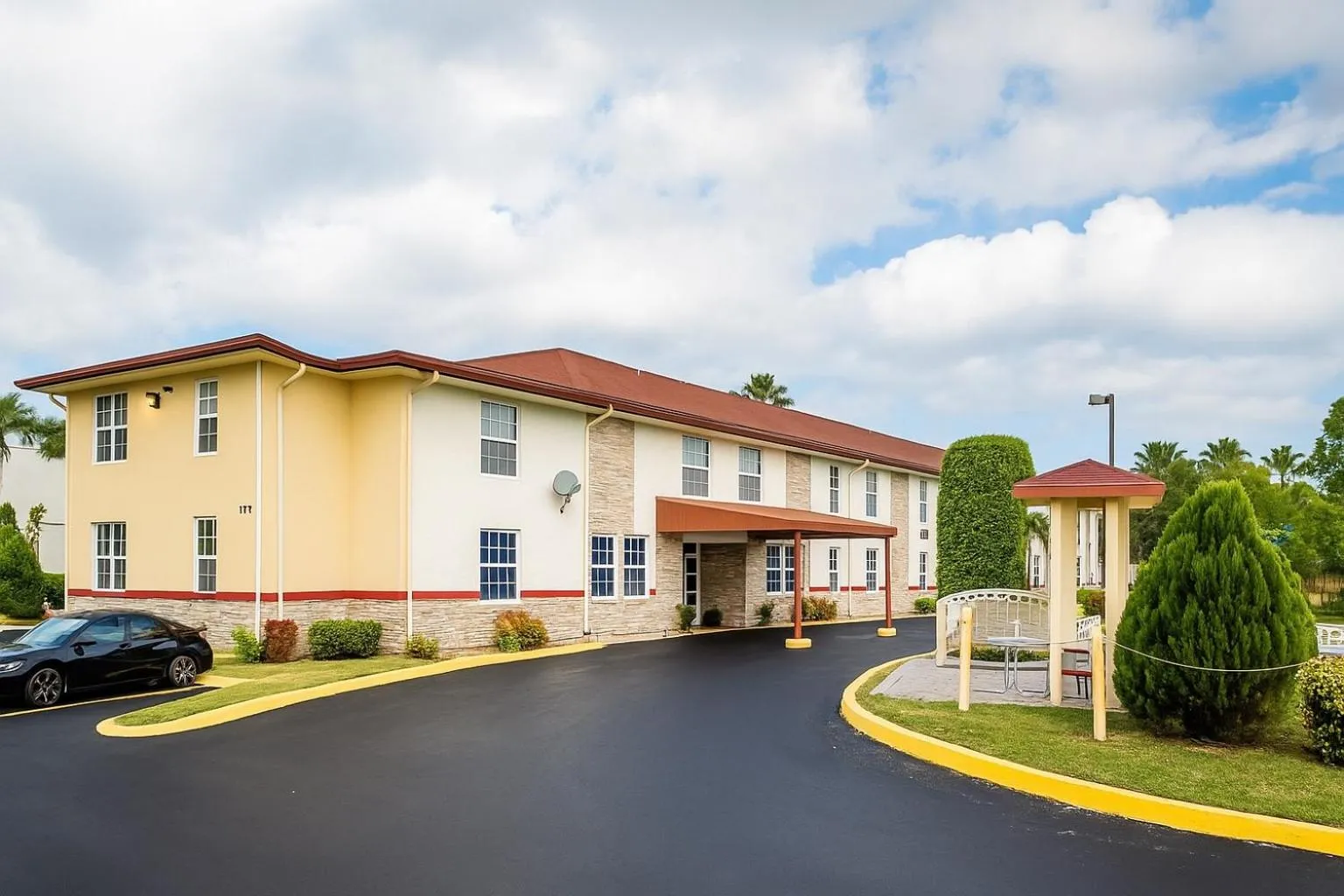 Property building in Belmont Inn & Suites