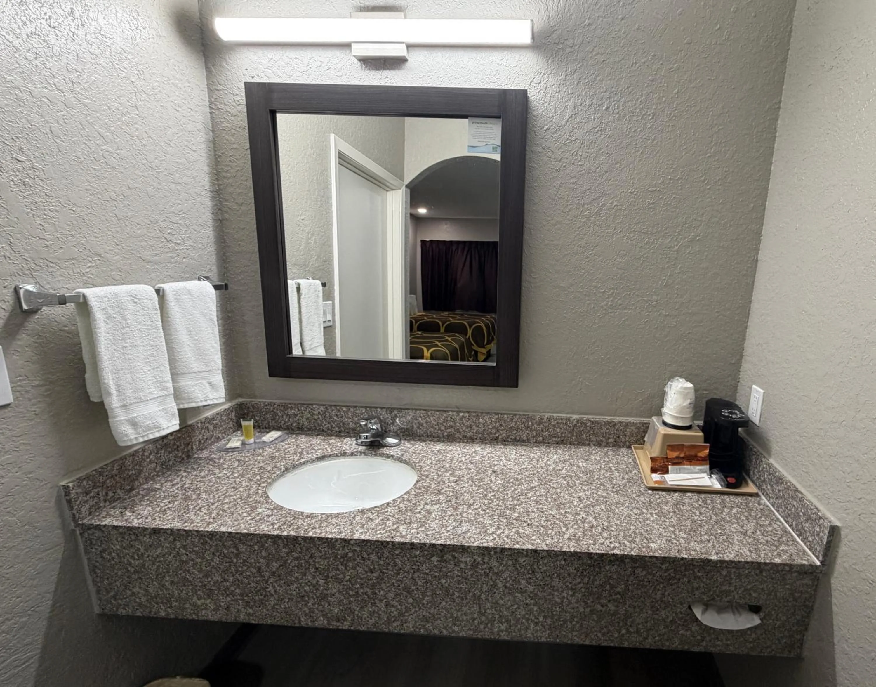 Super 8 by Wyndham Houston/Brookhollow NW