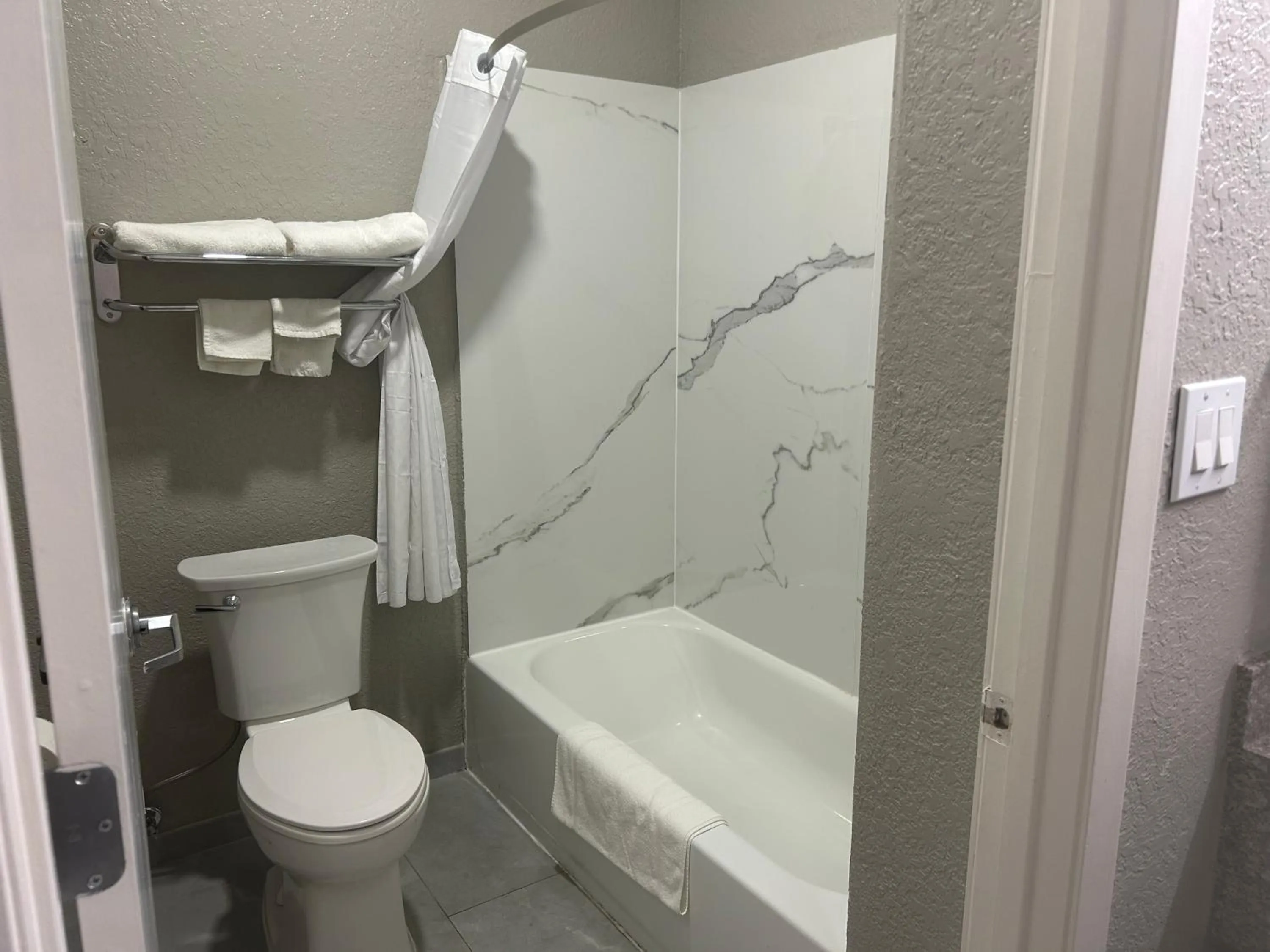 Super 8 by Wyndham Houston/Brookhollow NW