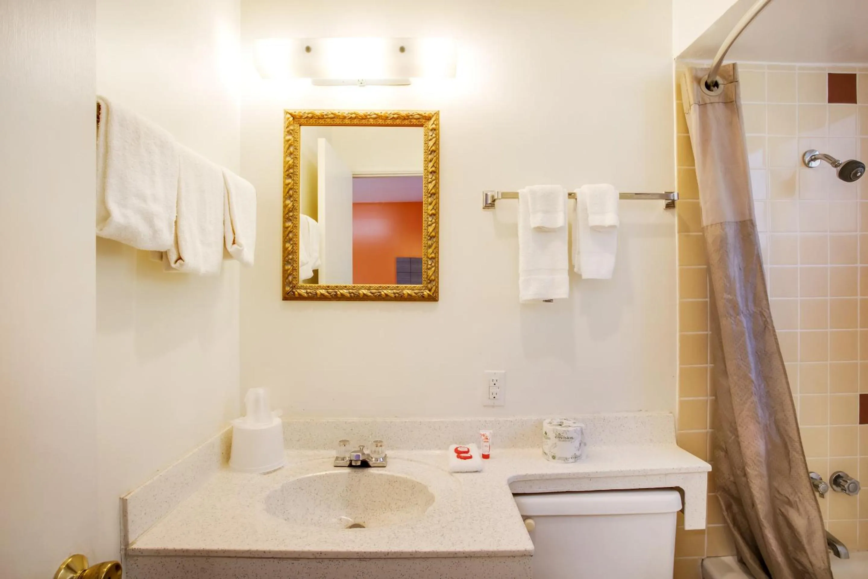 Bathroom in OYO Hotel Kalama