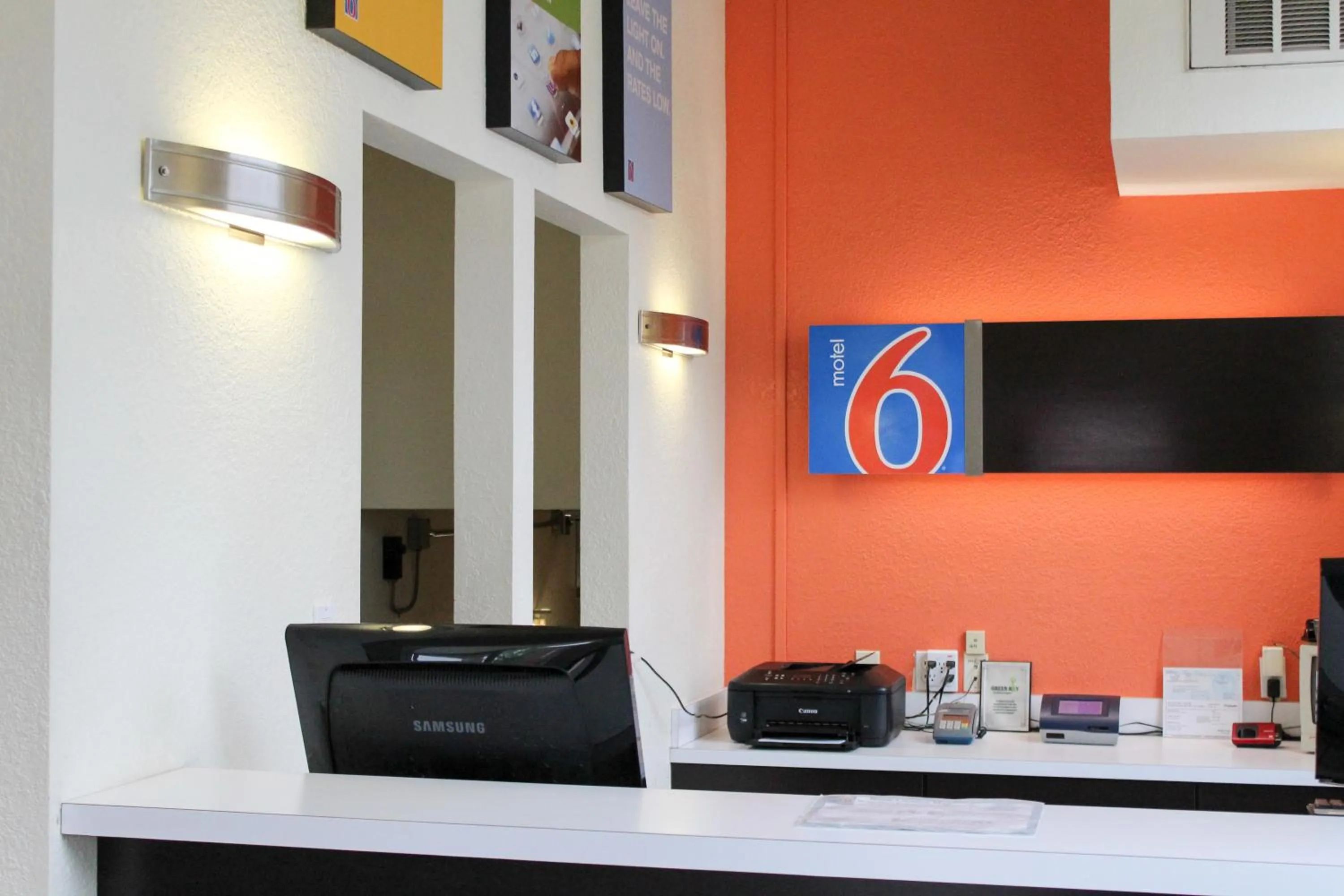 Lobby or reception in Motel 6-Fort Lupton, CO