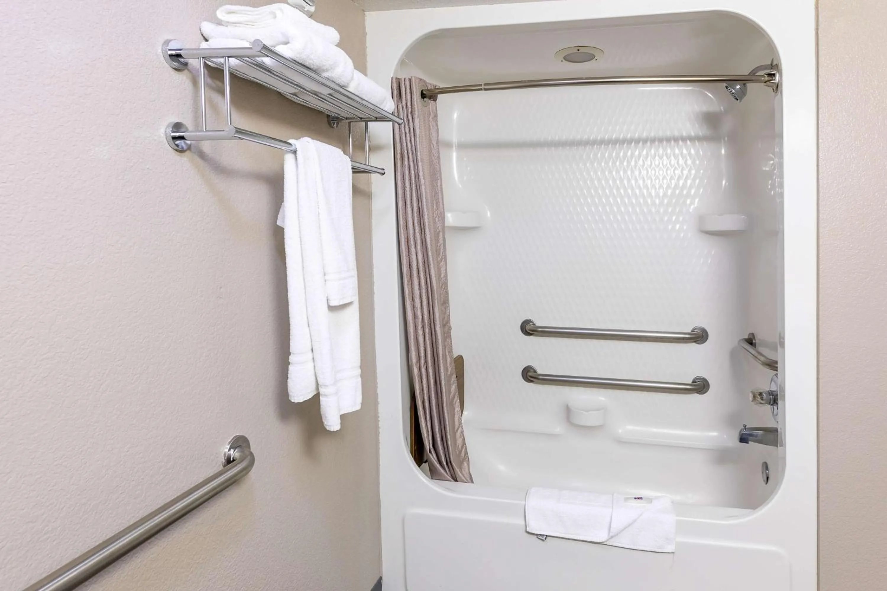 Bathroom in Motel 6-Fort Lupton, CO