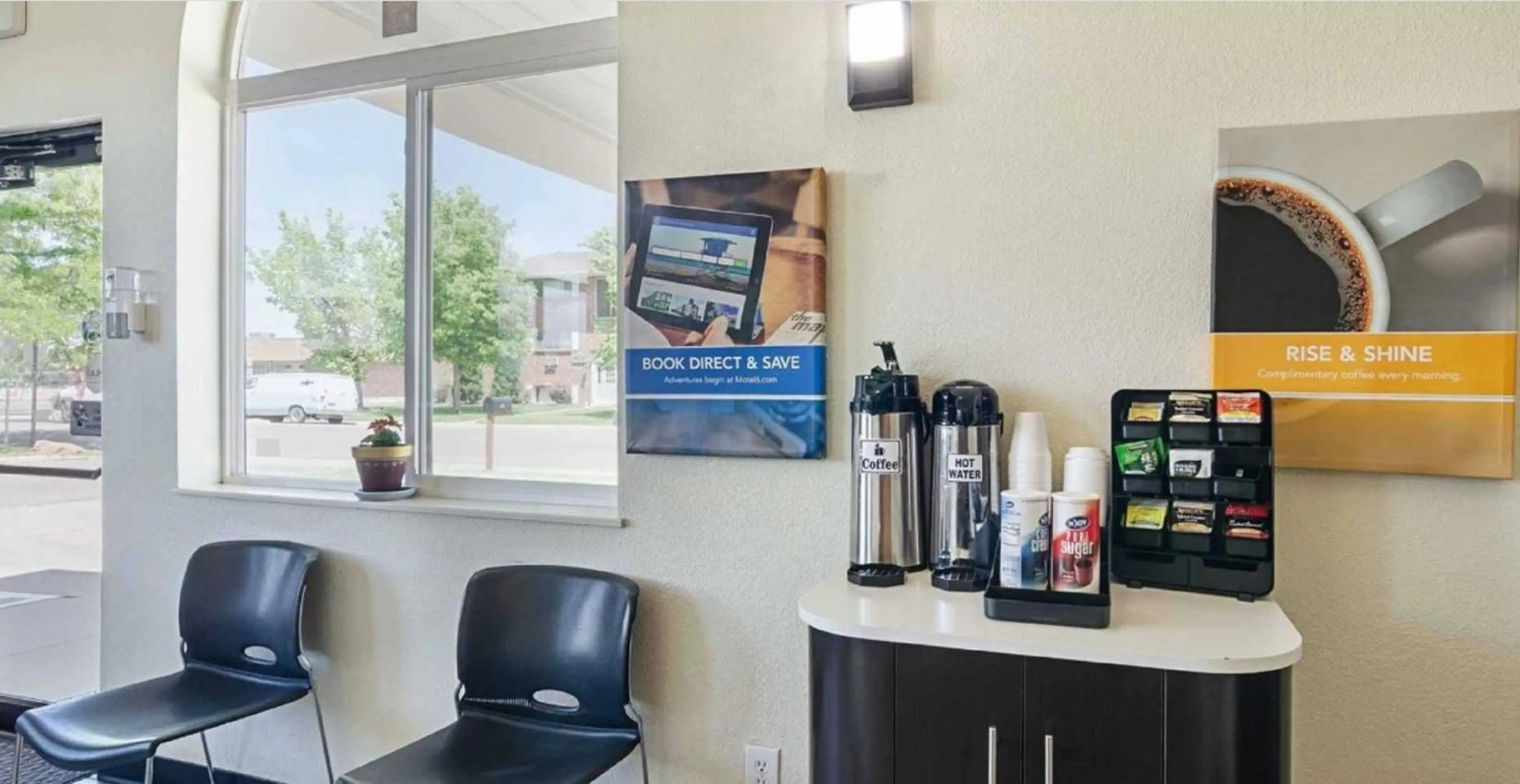 Coffee/tea facilities in Motel 6-Fort Lupton, CO