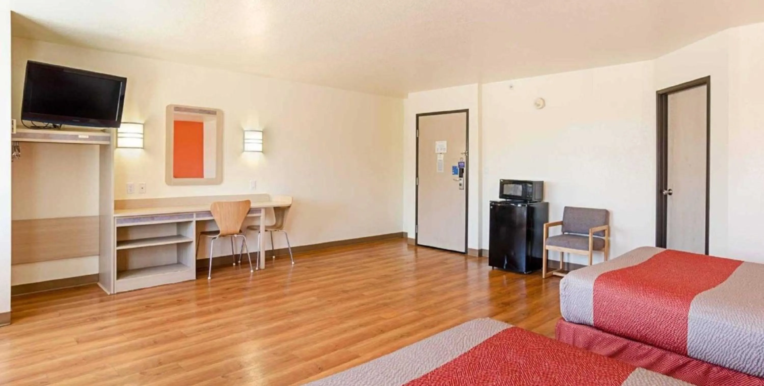 Bedroom, Bed in Motel 6-Fort Lupton, CO