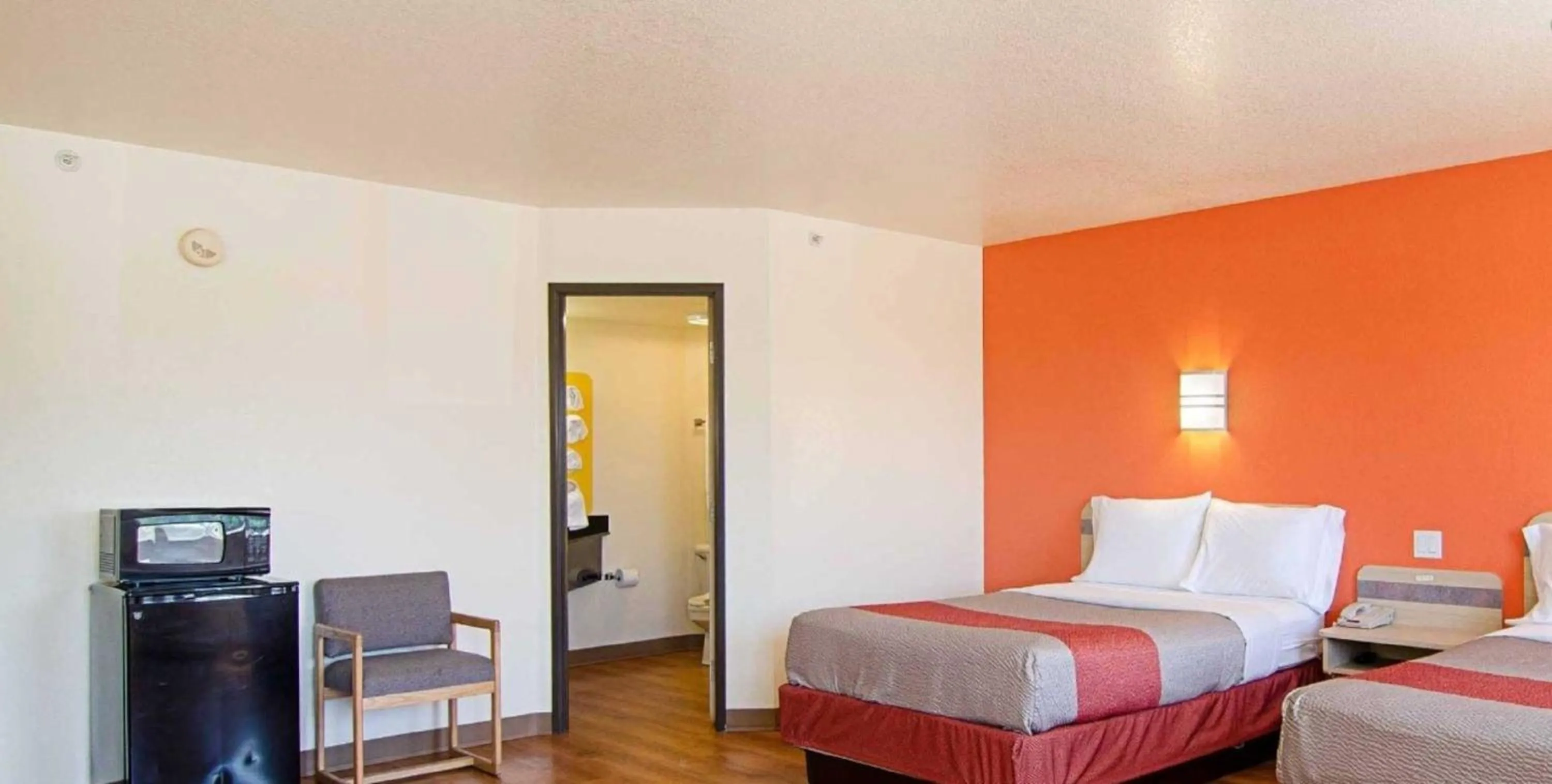 Photo of the whole room, Bed in Motel 6-Fort Lupton, CO