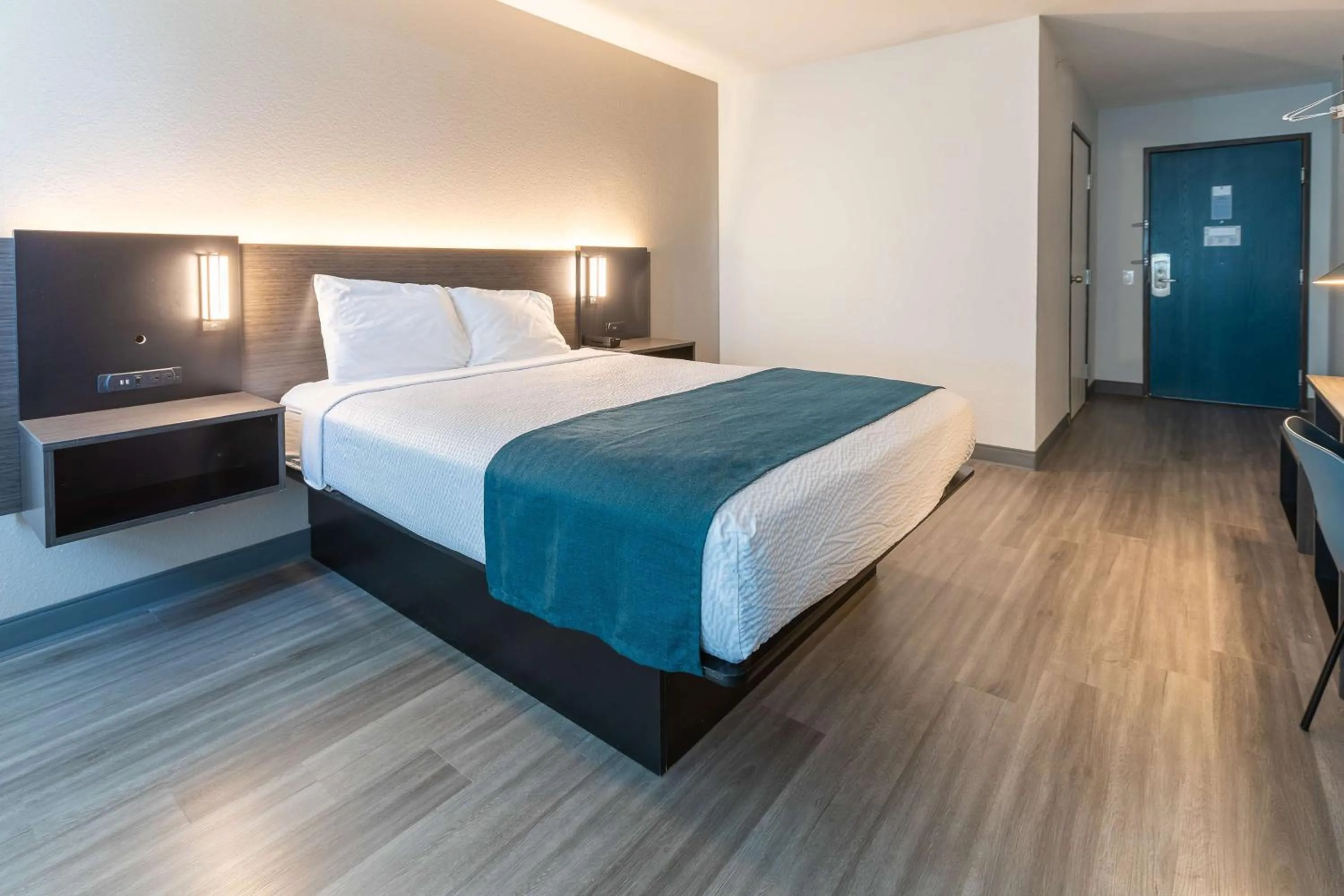 Bedroom, Bed in Motel 6-Fort Lupton, CO