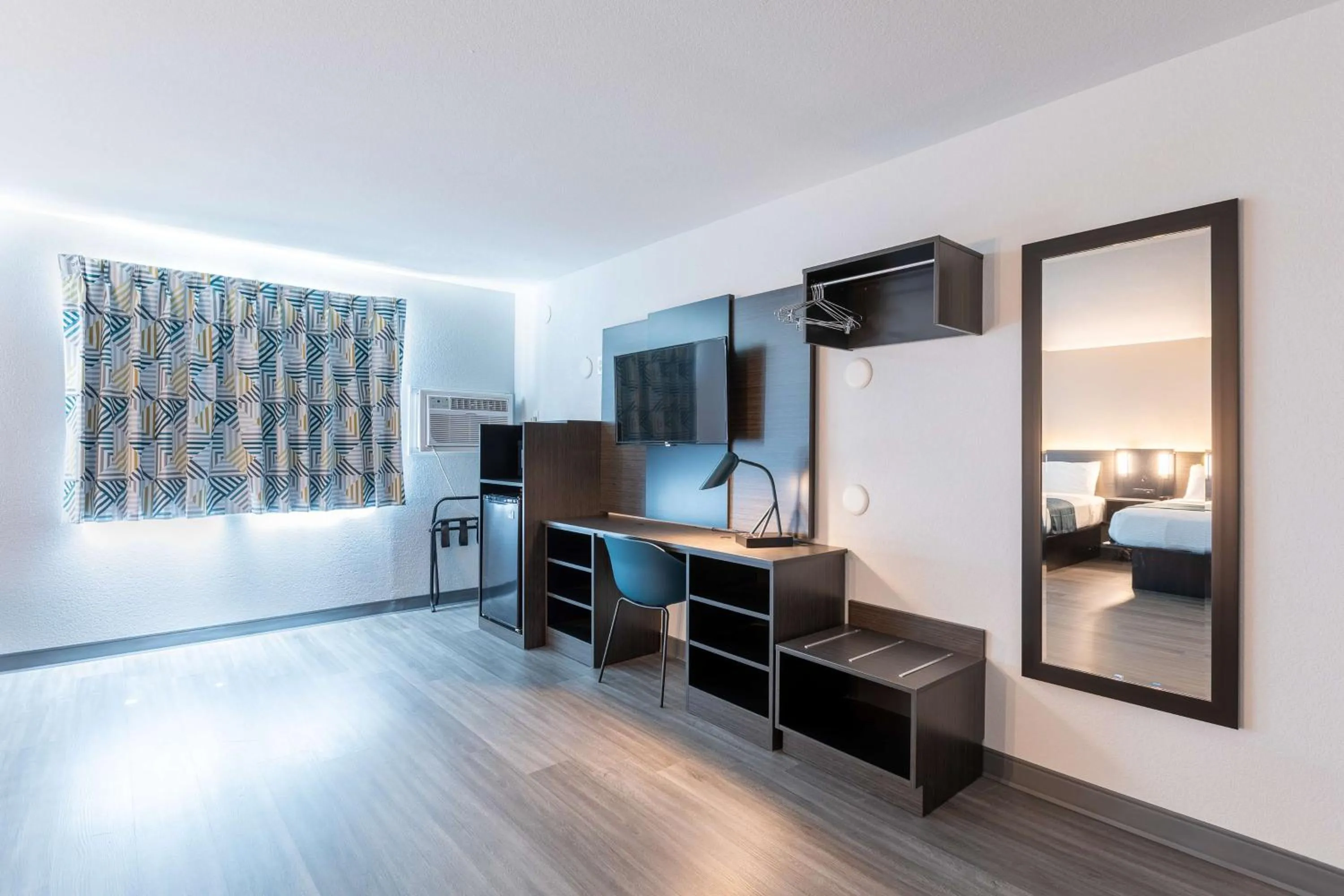 Photo of the whole room, Bed in Motel 6-Fort Lupton, CO