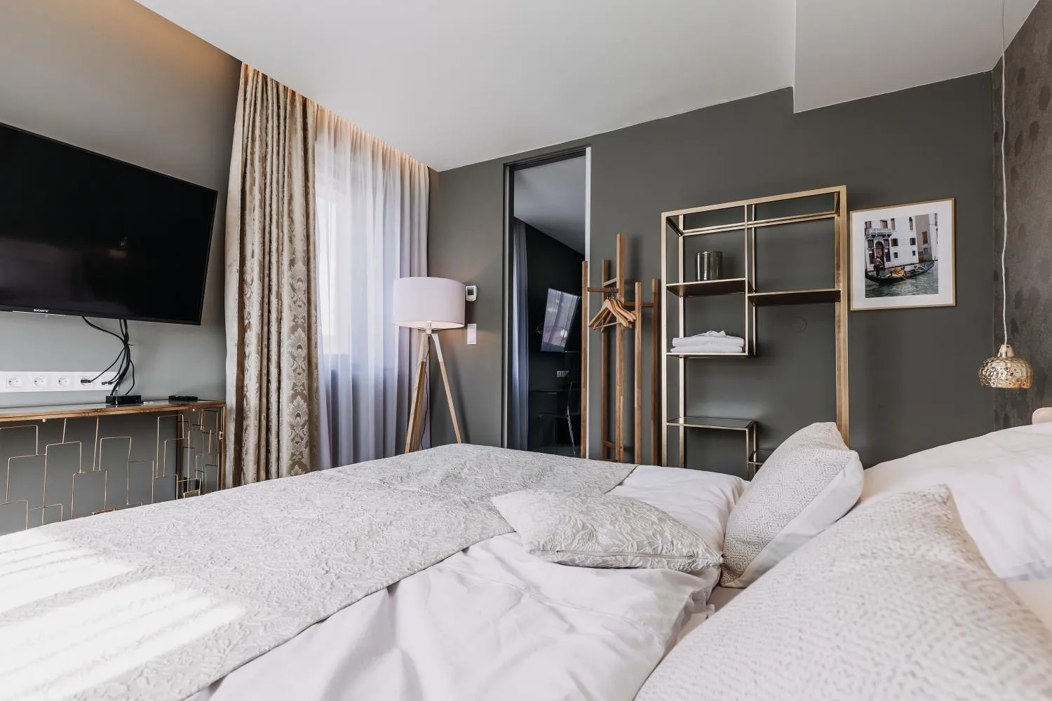 TV and multimedia, Bed in VILLA BRICOLA - Boutique Apartments